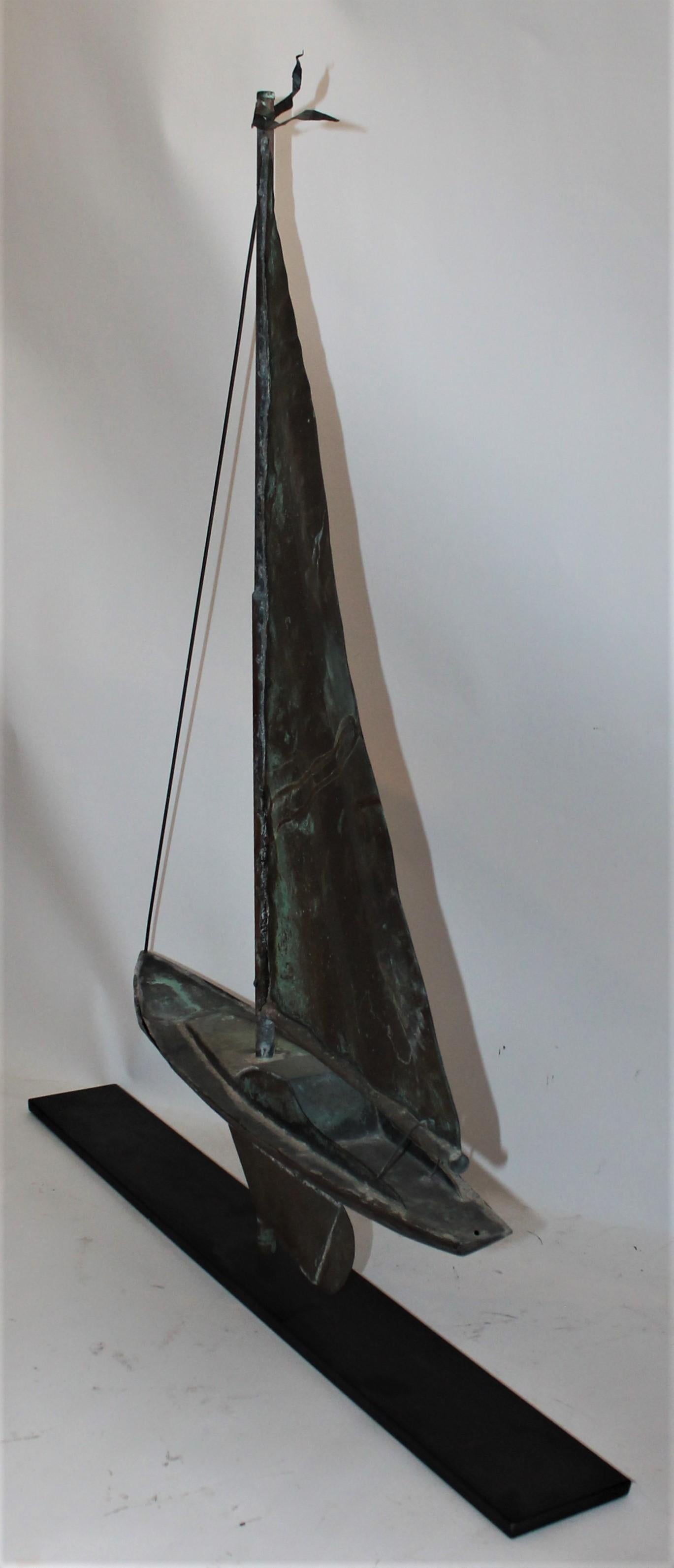 Sail boat weather vane from early 1900s in patinated 

Copper on a cast iron custom made mount. Fantastic patina.
The condition is very good.
 