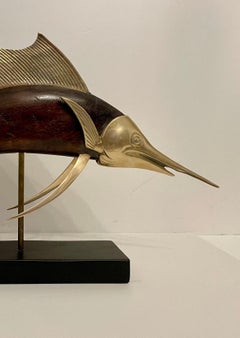 Scultura di pesce vela in ottone e mogano