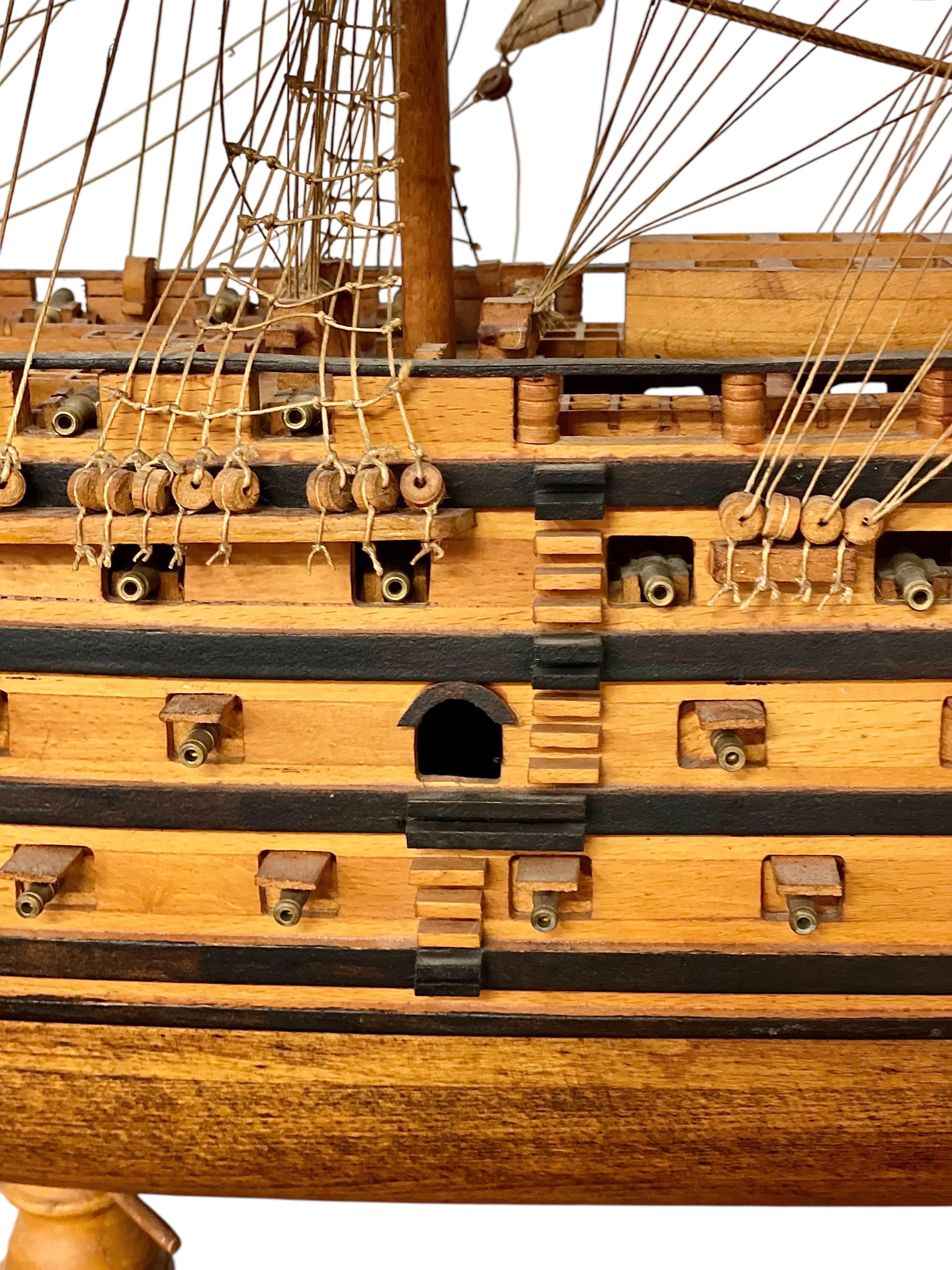Modèle de bateau à voile de la victoire du HMS, 1805 en vente 4