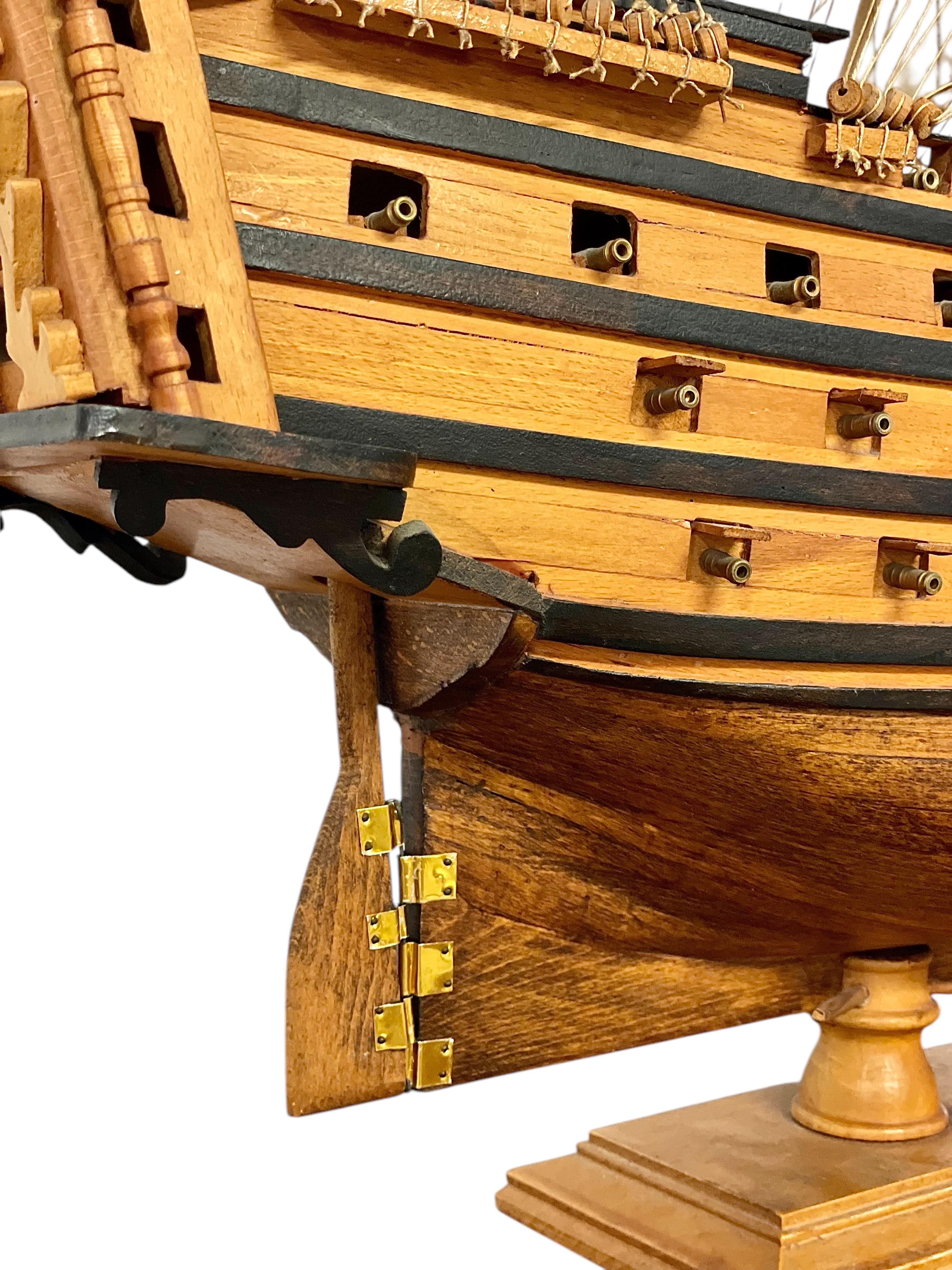 Modèle de bateau à voile de la victoire du HMS, 1805 en vente 11