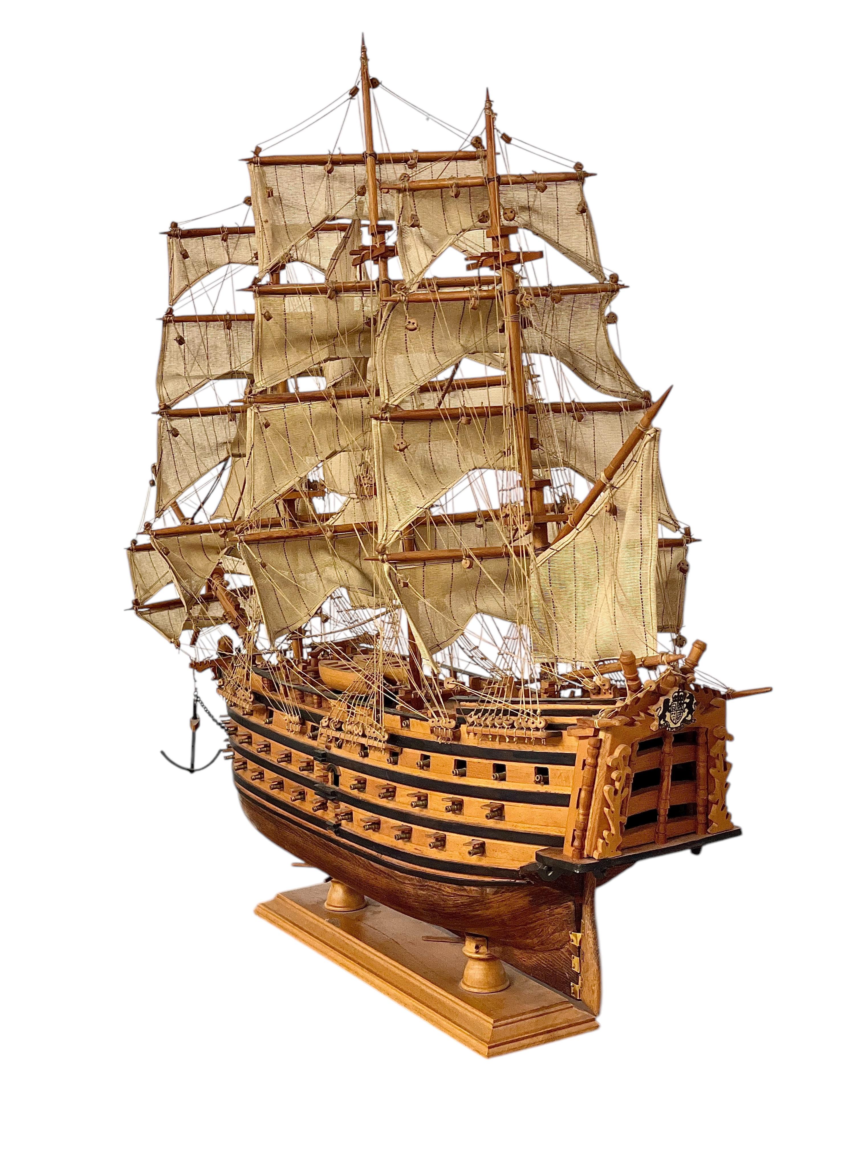 Sculpté à la main Modèle de bateau à voile de la victoire du HMS, 1805 en vente