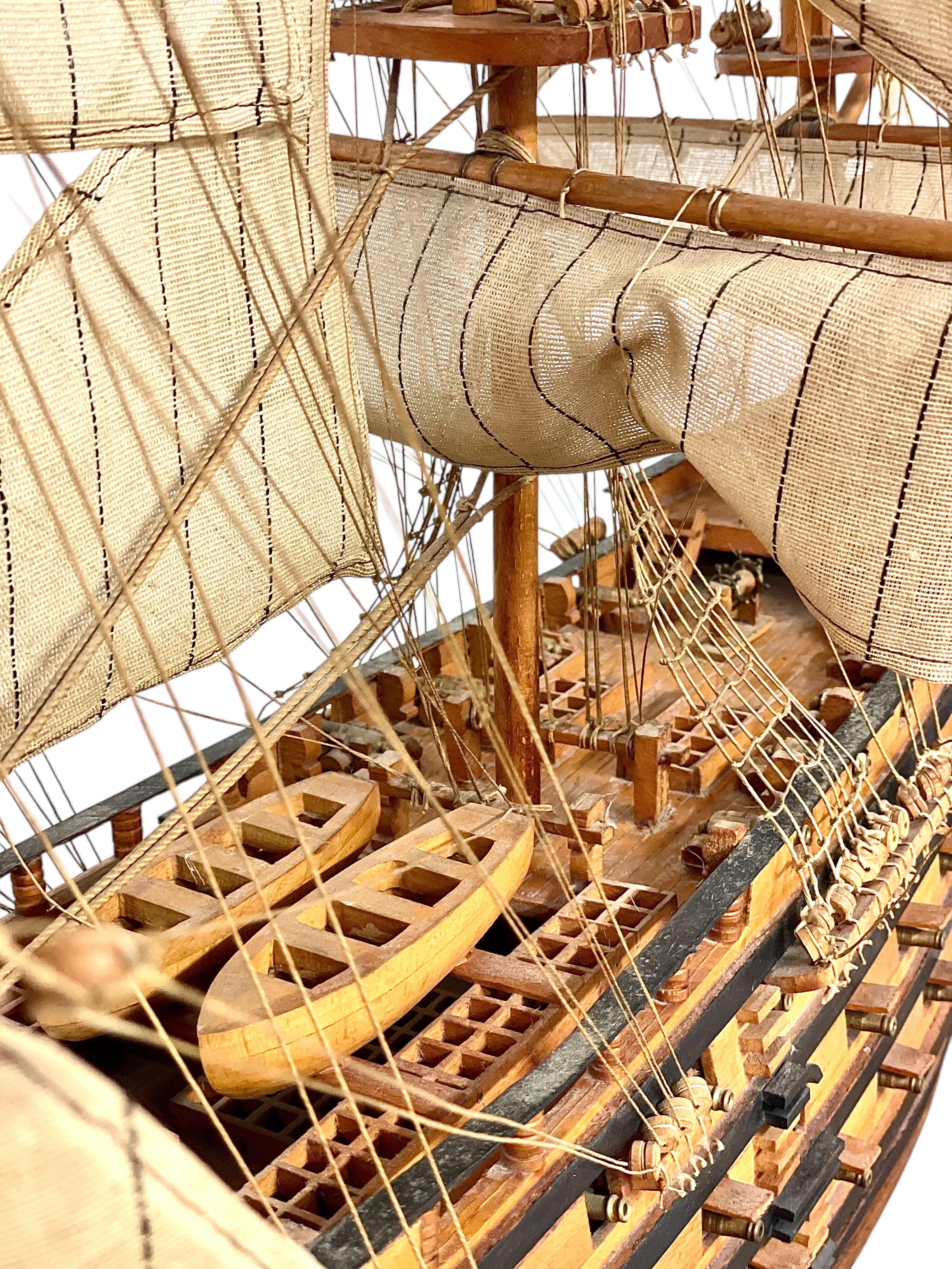 Modèle de bateau à voile de la victoire du HMS, 1805 Bon état - En vente à LA CIOTAT, FR