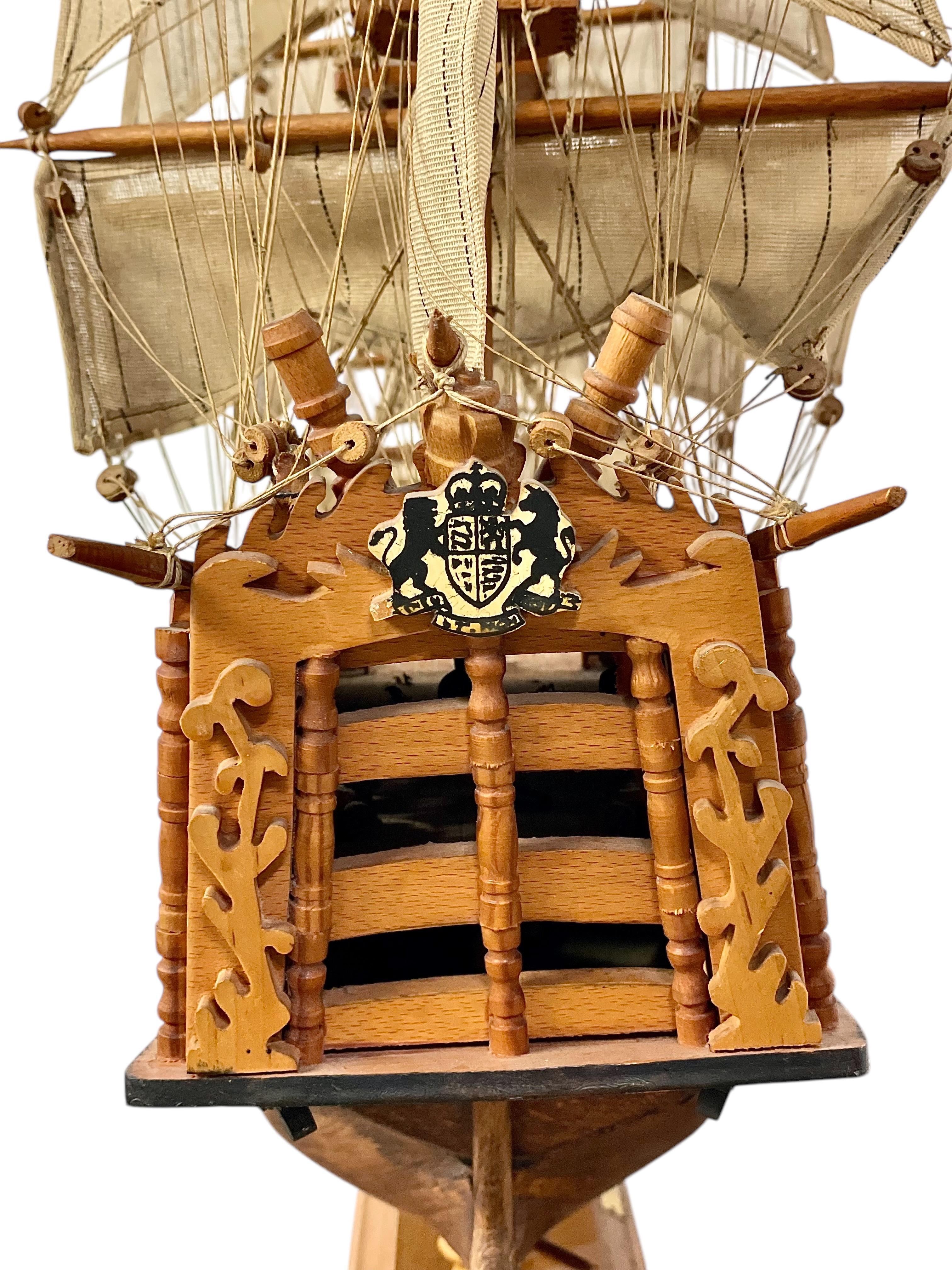 Noyer Modèle de bateau à voile de la victoire du HMS, 1805 en vente