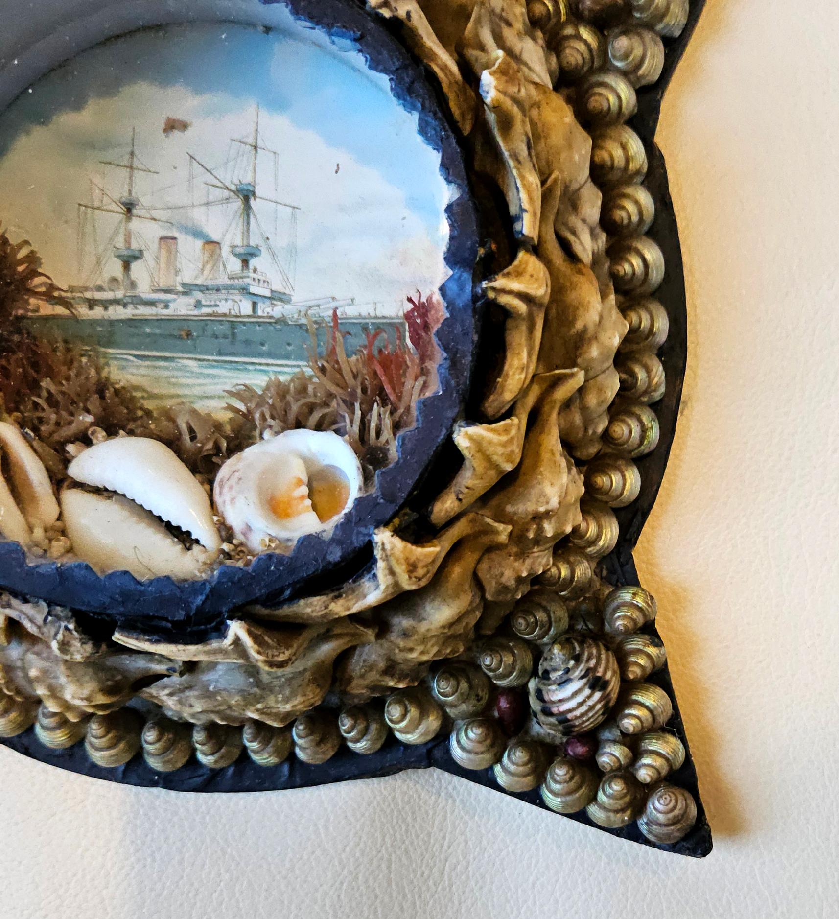 Sailor's Keepsake: Edwardian Shellwork Valentine Diorama of Ship en Bueno estado para la venta en Downingtown, PA