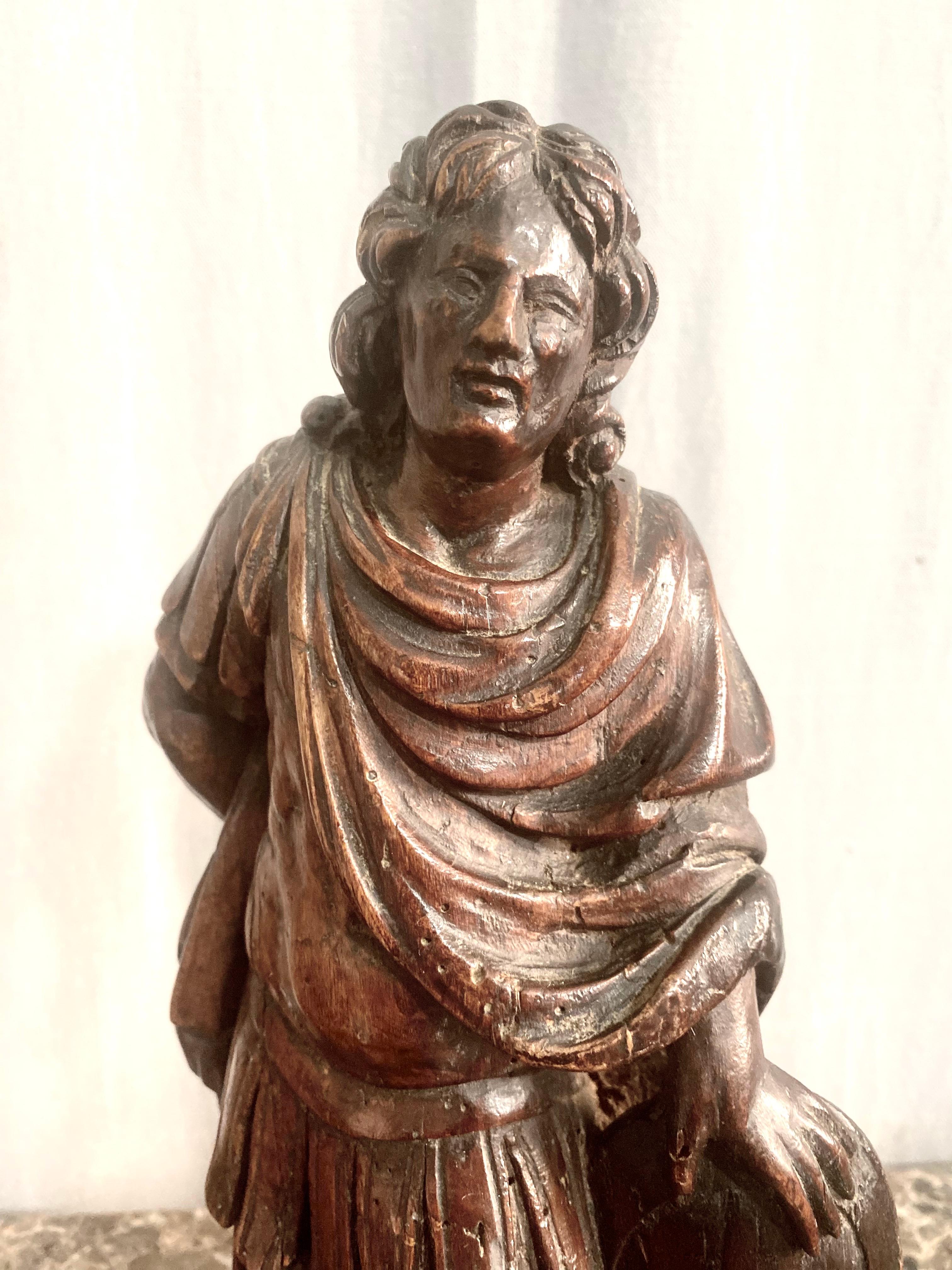 Sant'Adrian - Scultura in legno intagliato di scuola francese del XVII secolo in vendita 4