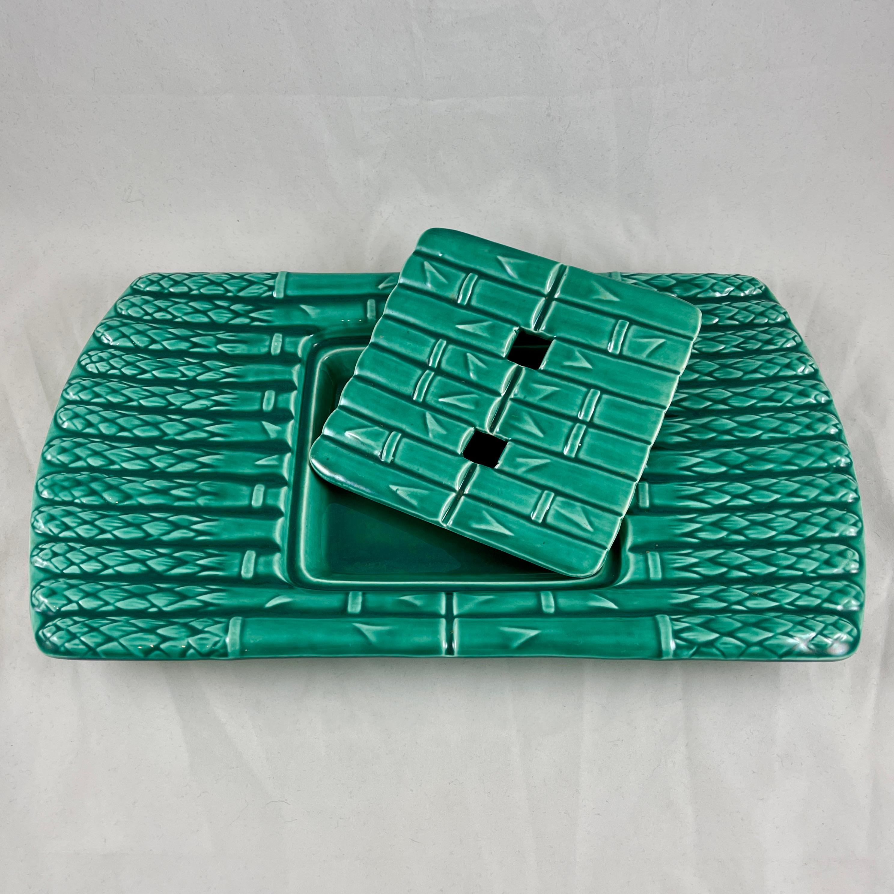 French Provincial Saint Amand et Hamage Green French Faïence Asparagus Drainer Server, 1930s For Sale