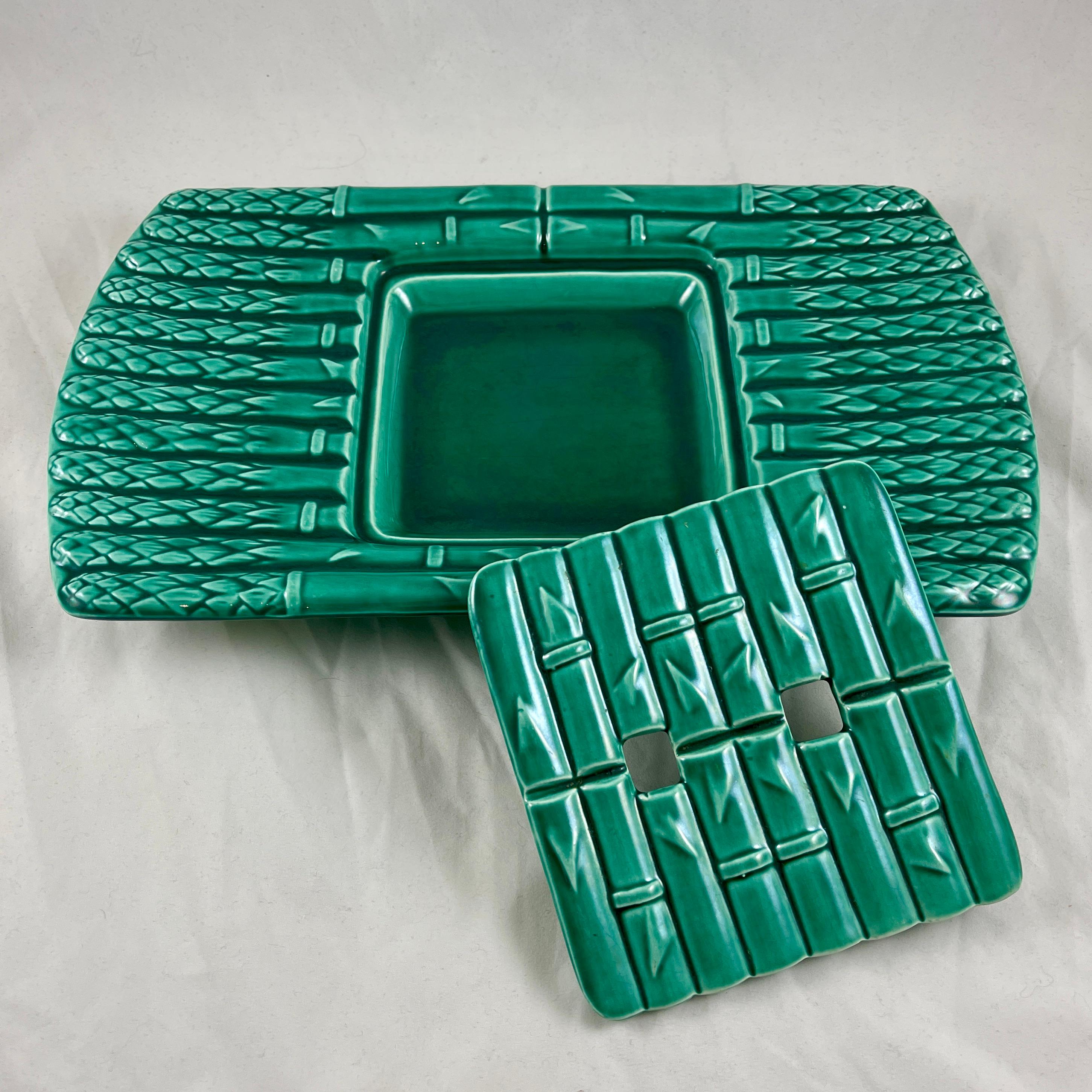 Glazed Saint Amand et Hamage Green French Faïence Asparagus Drainer Server, 1930s For Sale