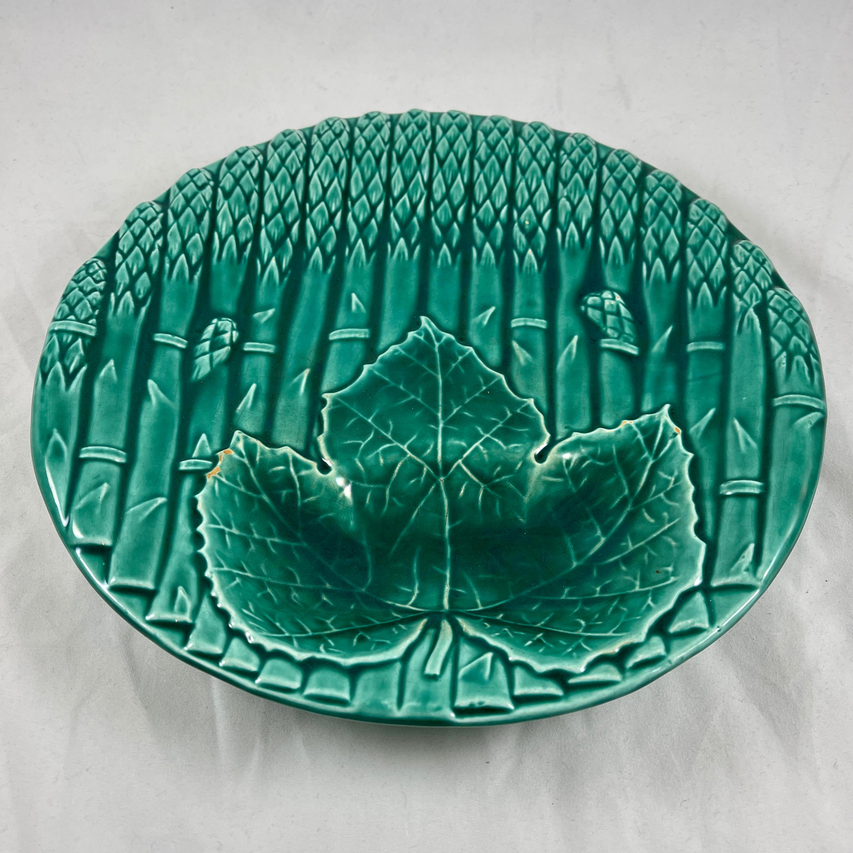 Saint Amand et Hamage Green French Faïence Asparagus Plate, 1930s For Sale 2