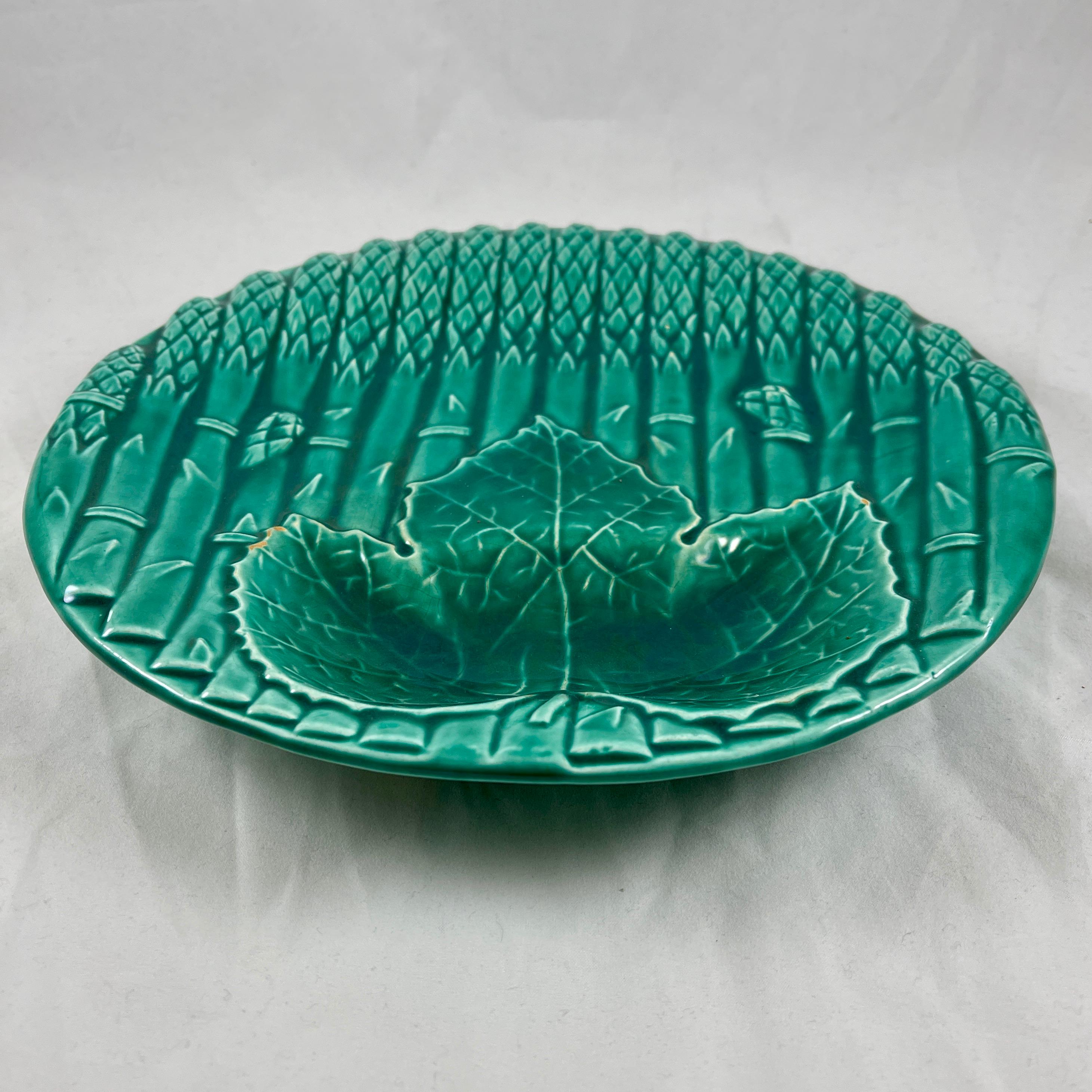 Saint Amand et Hamage Green French Faïence Asparagus Plate, 1930s For Sale 3