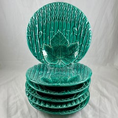 Saint Amand et Hamage Green French Faïence Asparagus Plate, 1930s