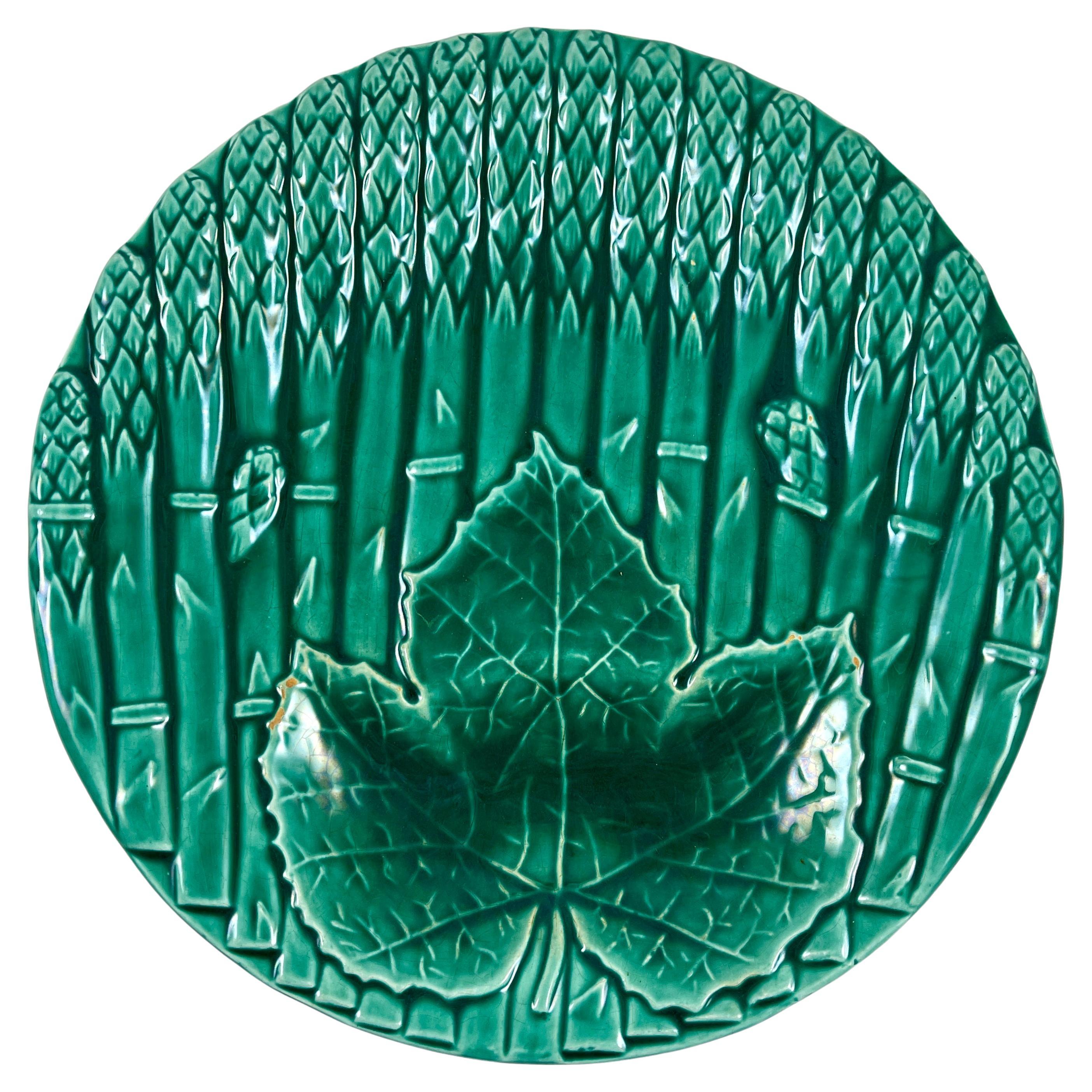 Saint Amand et Hamage Green French Faïence Asparagus Plate, 1930s For Sale