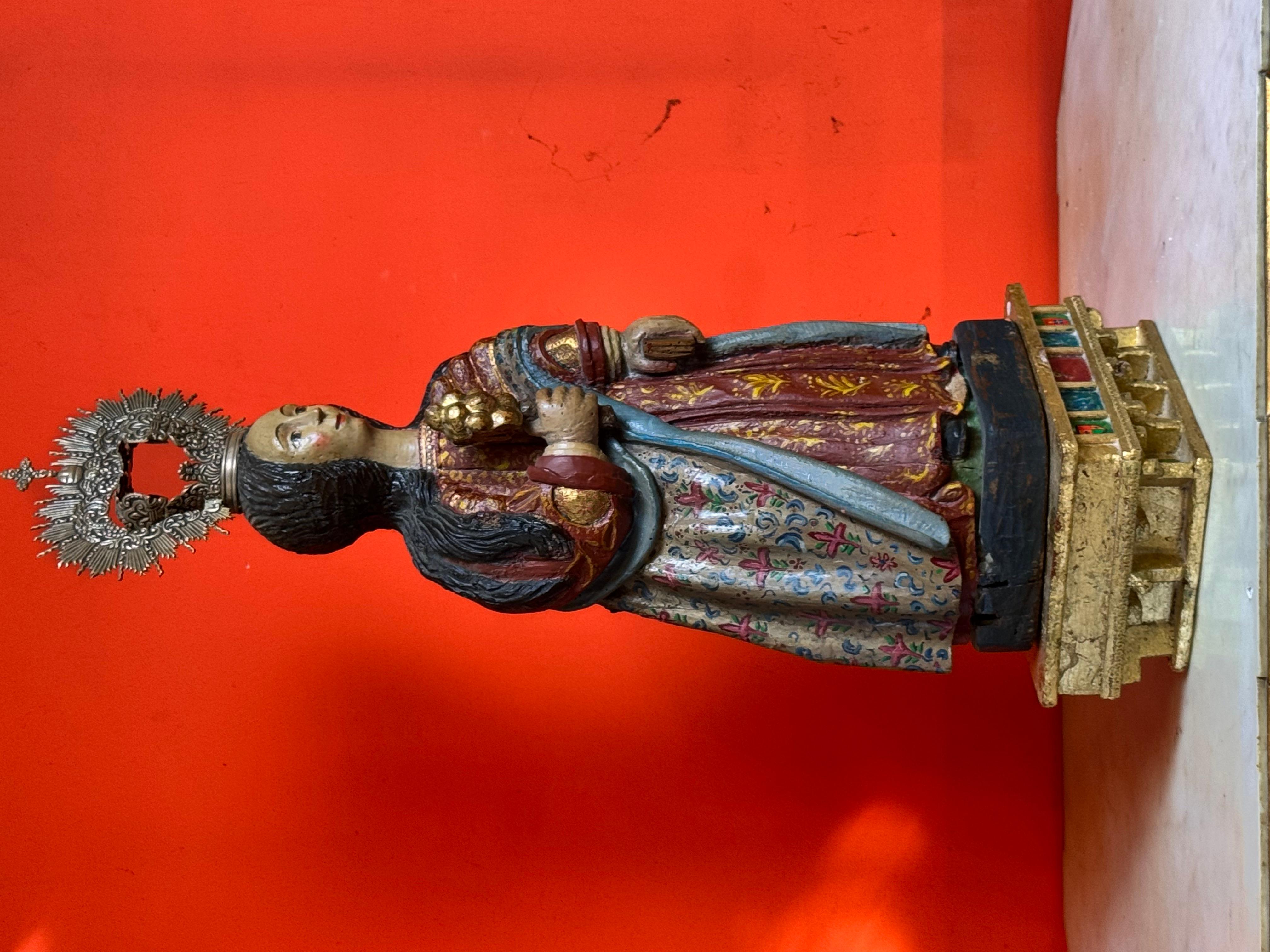Spanish Saint Barbara in carved wood, Renaissance structure (16th-17th century) with lat For Sale