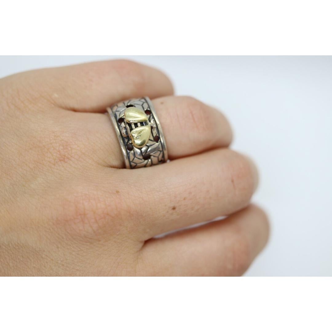 Vintage from the 1980s
Size: 5 US
Materials: Silver
Band Color: Silver

Style: Art nouveau

Very rare band made by Sarah Jane for her Saint collection. Beautiful hexagonal hive pattern band with a bumble bee and 18k gold wings.

Condition: Silver