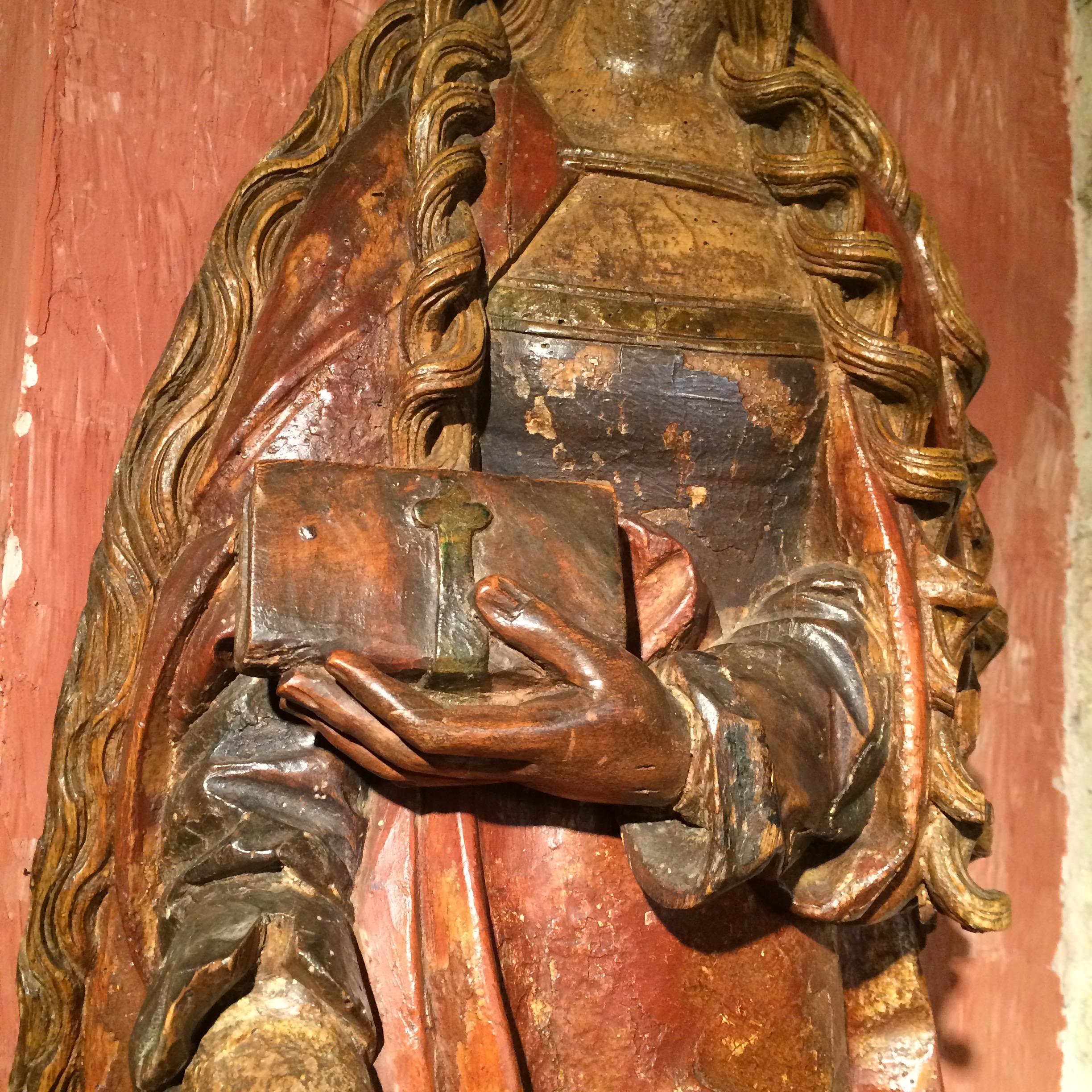 SAINTE CATHERINE D'ALEXANDRIE

ORIGINE : SWABIA, RÉGION DE L'ULM
PÉRIODE : vers 1510-1520

Hauteur : 118 cm
Longueur : 39 cm
Profondeur : 17 cm

Tilleul

Importante figurine en bois creusée à l'arrière à l'aide d'une gouge. Polychromie originale