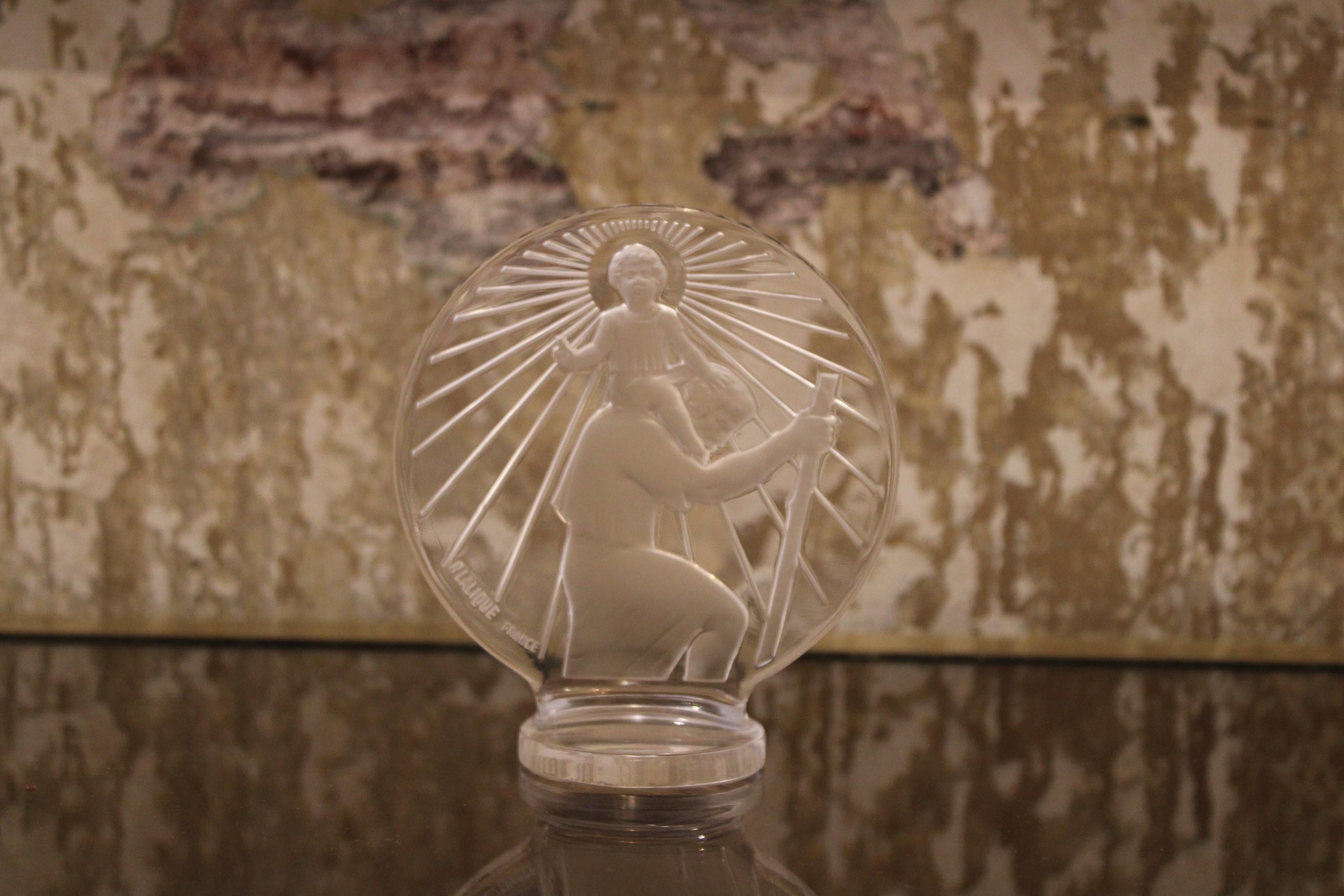 Sculpture by René Lalique in sculpted glass
Signed 