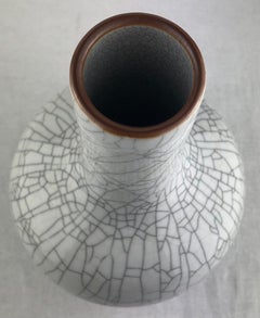 Vaso in ceramica con finitura craquelé in stile Saint Clement