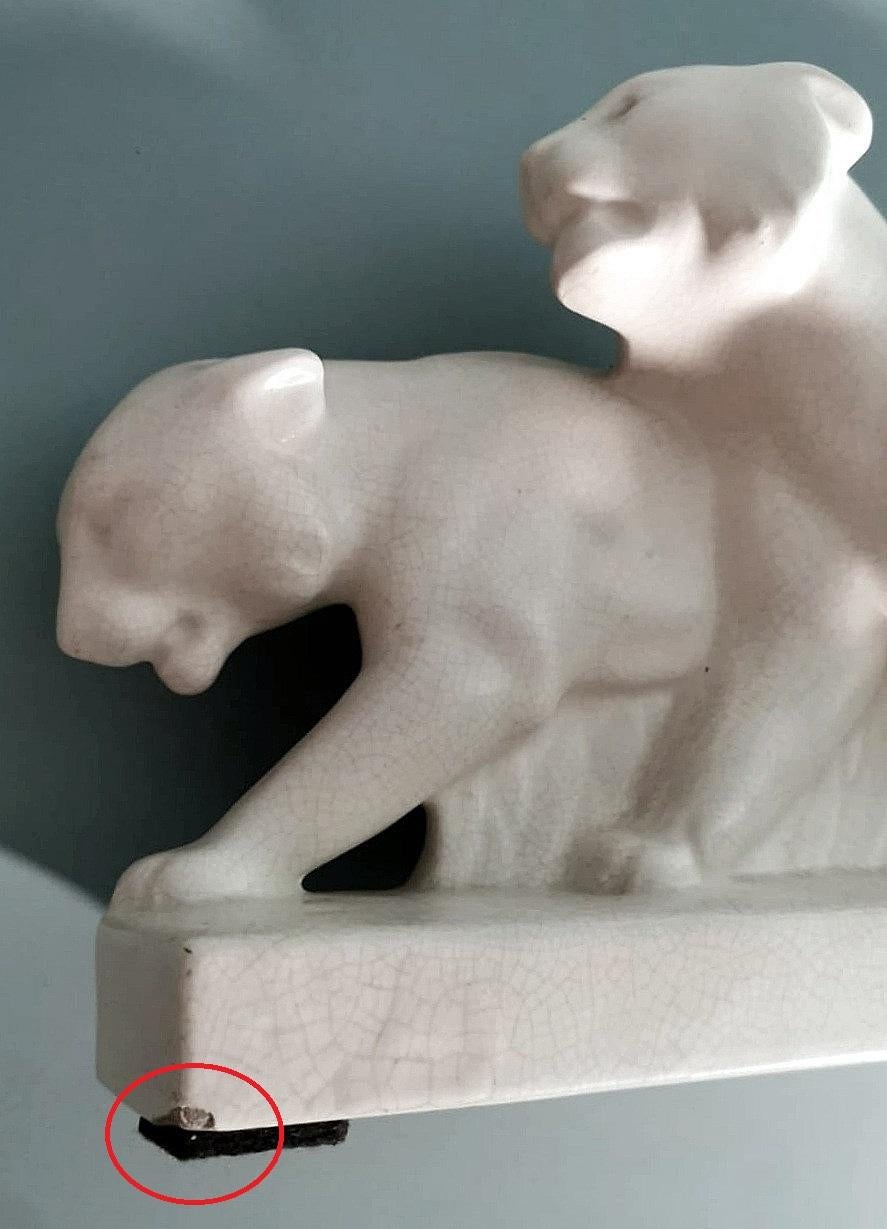 A Clement Style France Art Deco Statue Pair White Craquelè Ceramic Panters en vente 10