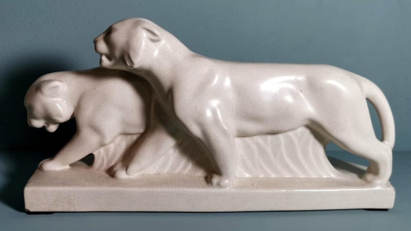 We kindly suggest that you read the entire description, as with it we try to give you detailed technical and historical information to guarantee the authenticity of our objects. 
Beautiful Art Deco sculpture in white craquelé ceramic depicting a