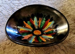 Centre de table en céramique émaillée multicolore de style Saint-Clement français