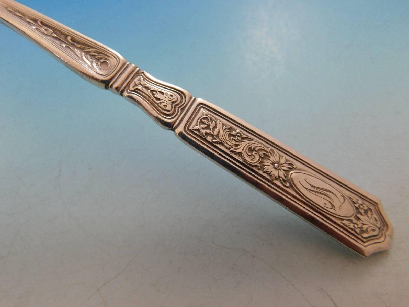 20ième siècle Service de couverts en argent sterling Chased by Gorham de Saint Dunstan, 73 pièces avec monogramme en vente