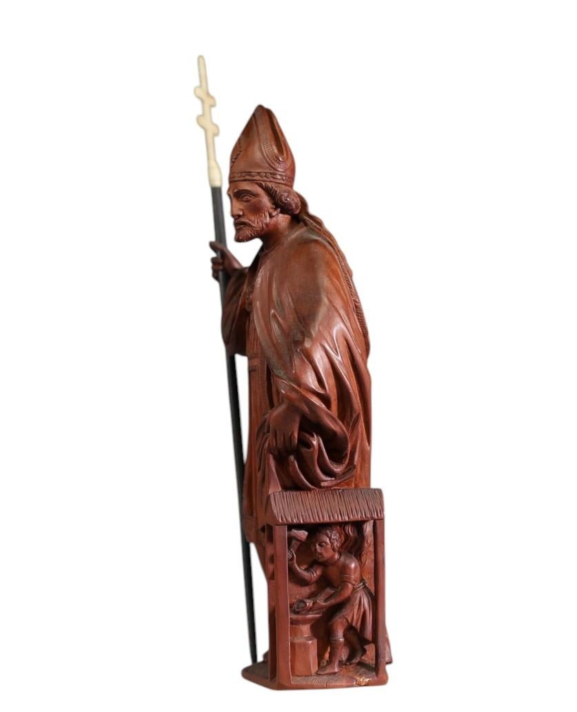 Baroque Saint Eloi, statue religieuse sculptée en buis, 19ème siècle en vente