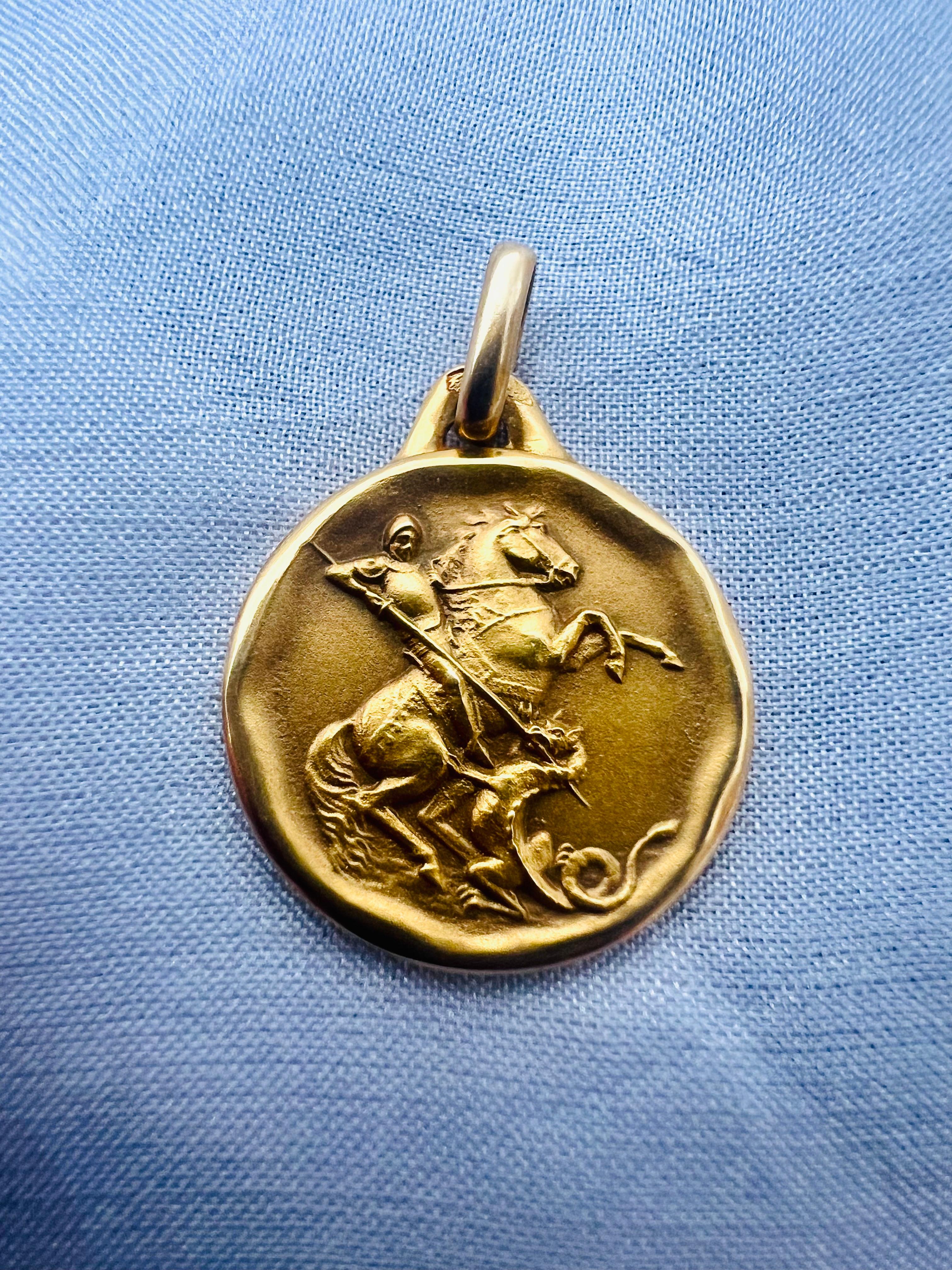 Saint George 18K Gold Pendant Charm, France, Vintage 1950s

We present a unique pendant featuring the image of Saint George, crafted from 18K gold. This vintage piece, made in France in the 1950s, captivates with its high relief and fine, detailed