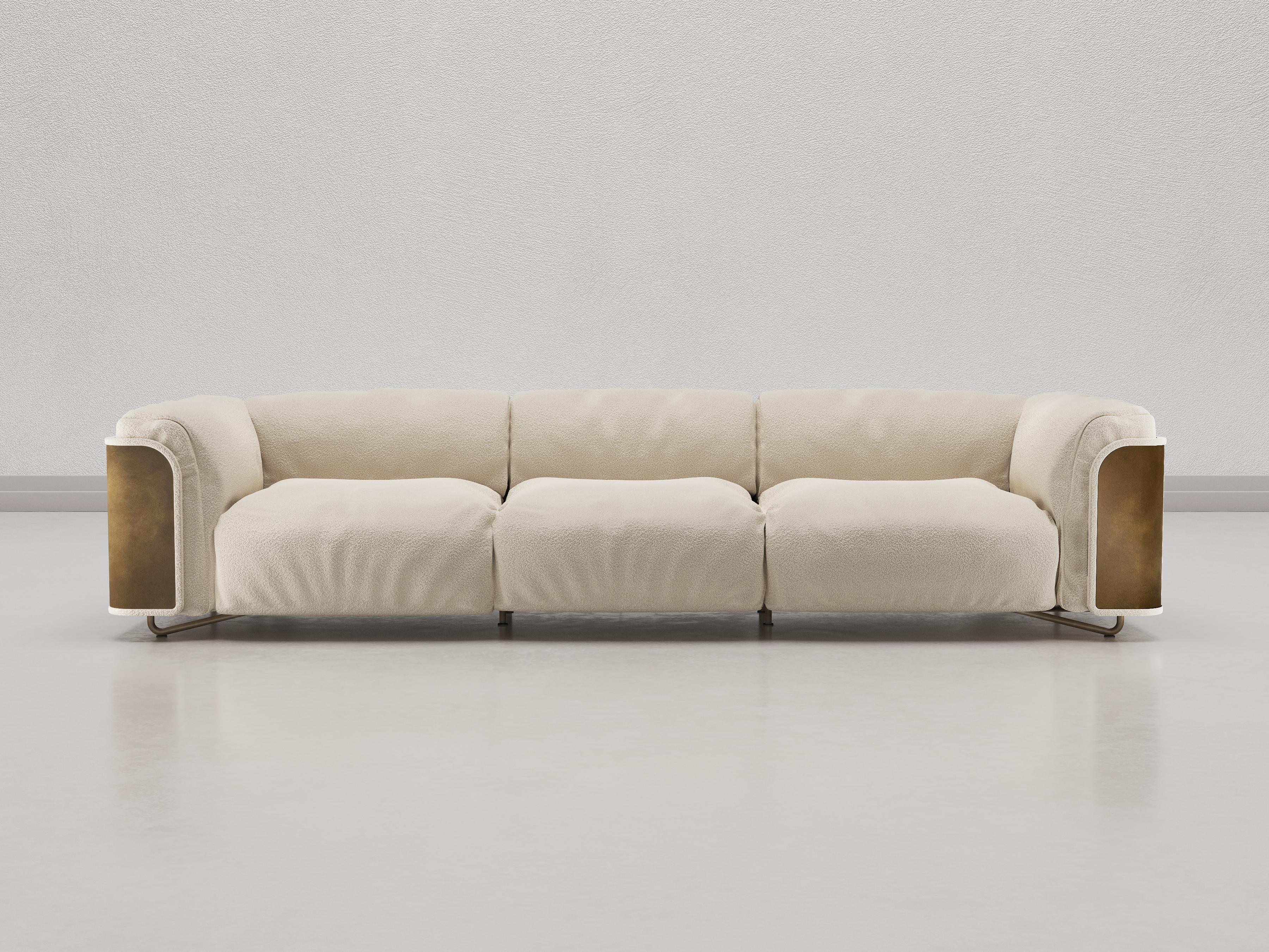 Saint-Germain 3-Sitz-Sofa aus weißem Bouclé-Stoff und Rohmessing (Italian) im Angebot