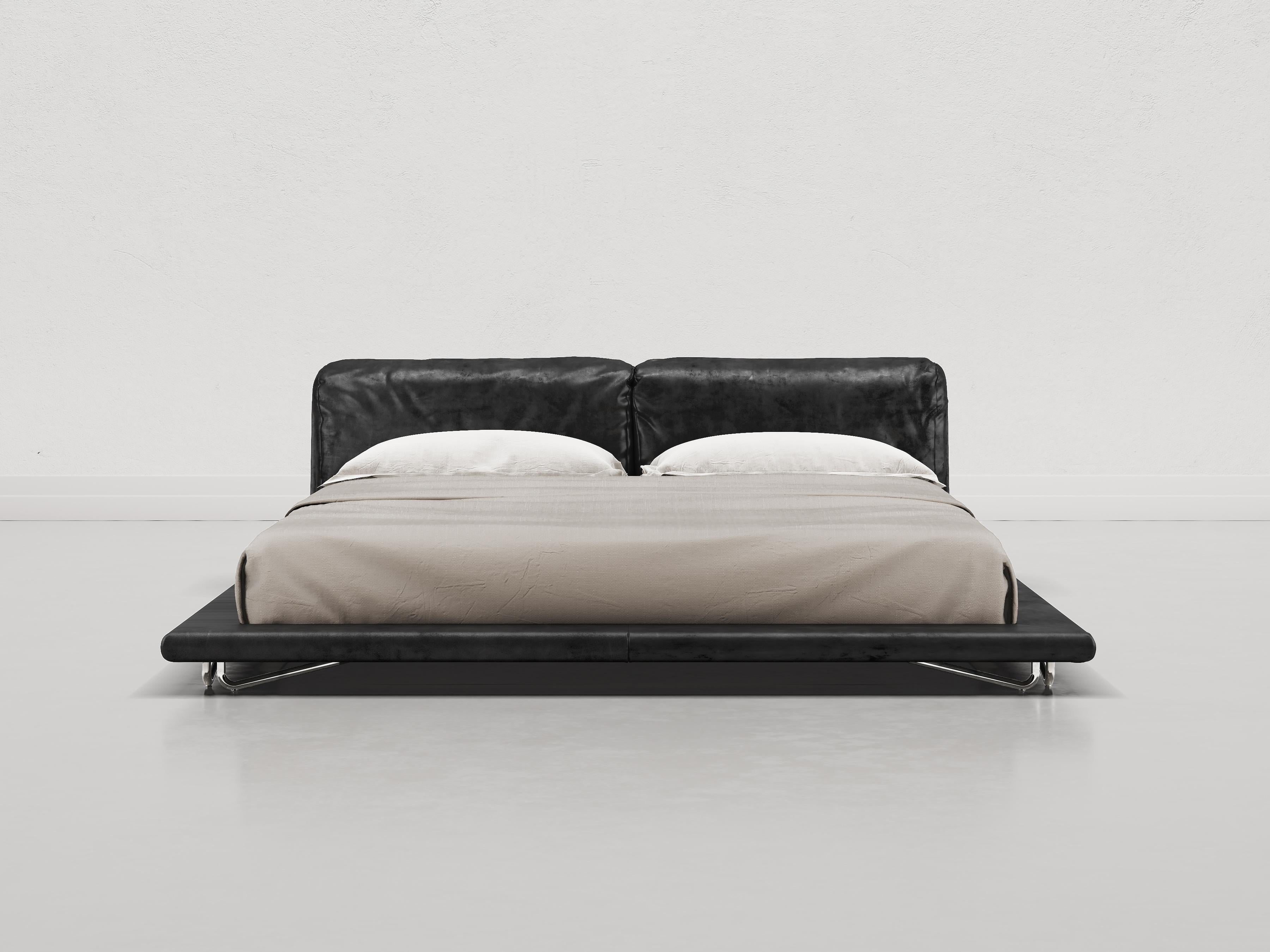 Bett Saint-Germain aus schwarzem zeitlosem Leder und rohem Silber (Moderne) im Angebot