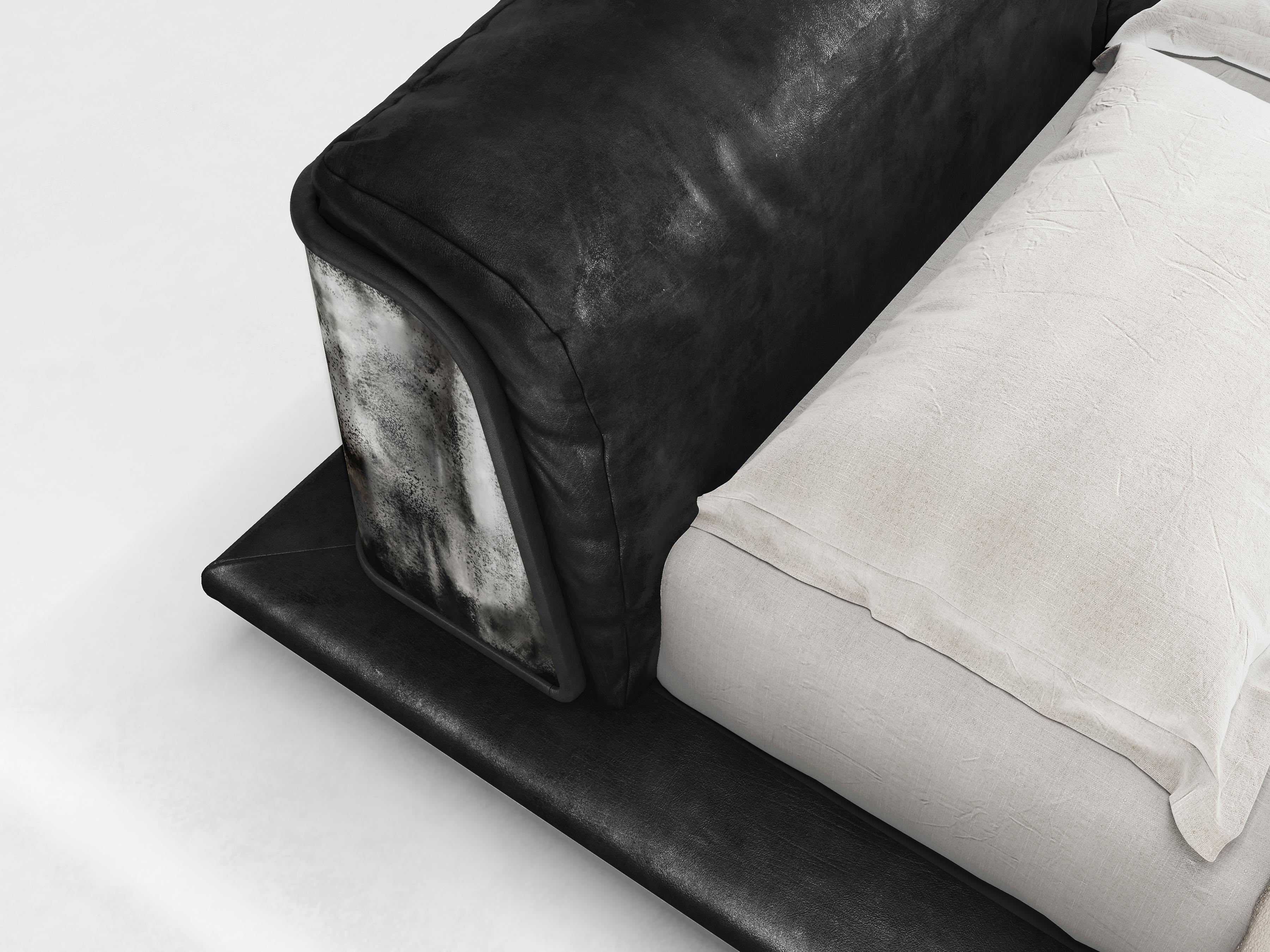 Bett Saint-Germain aus schwarzem zeitlosem Leder und rohem Silber im Zustand „Neu“ im Angebot in Milano, IT