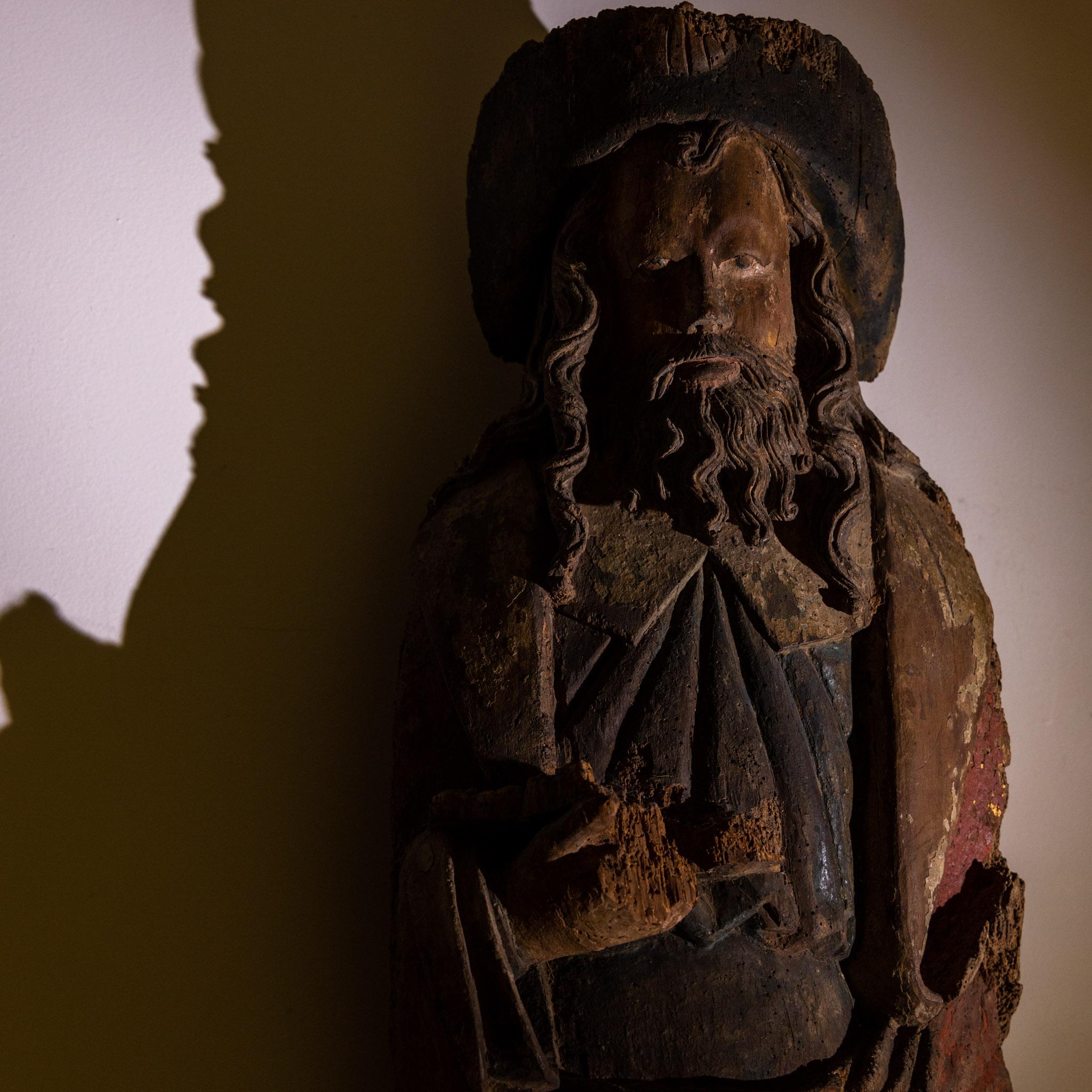 Sculpture of Saint Jacob, carved and painted wood, 16th Century In Good Condition In Greding, DE