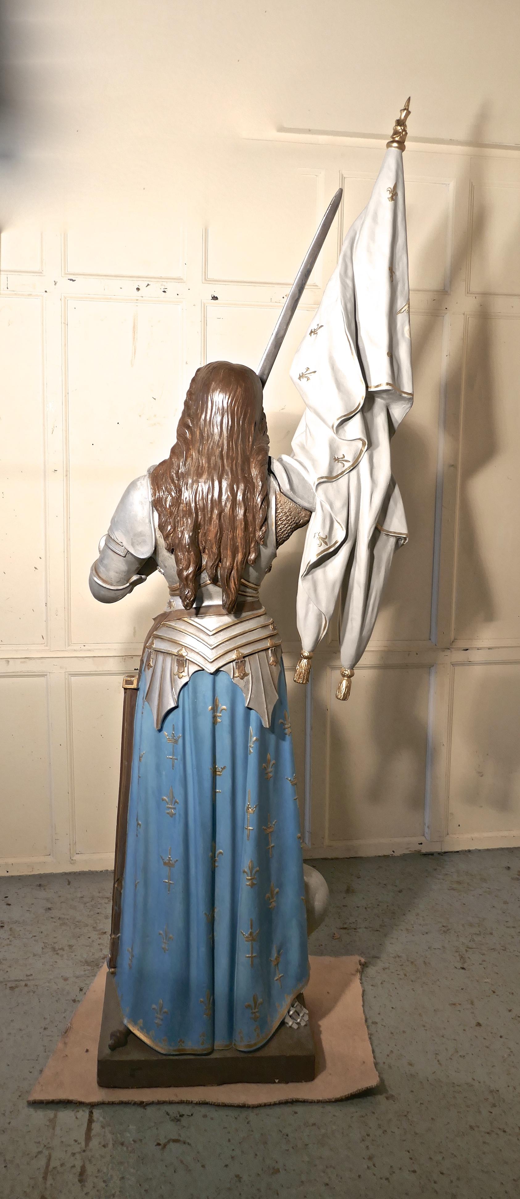 Statue de Sainte Jeanne d'Arc provenant d'une France, signée Rouillard Angers en vente 4