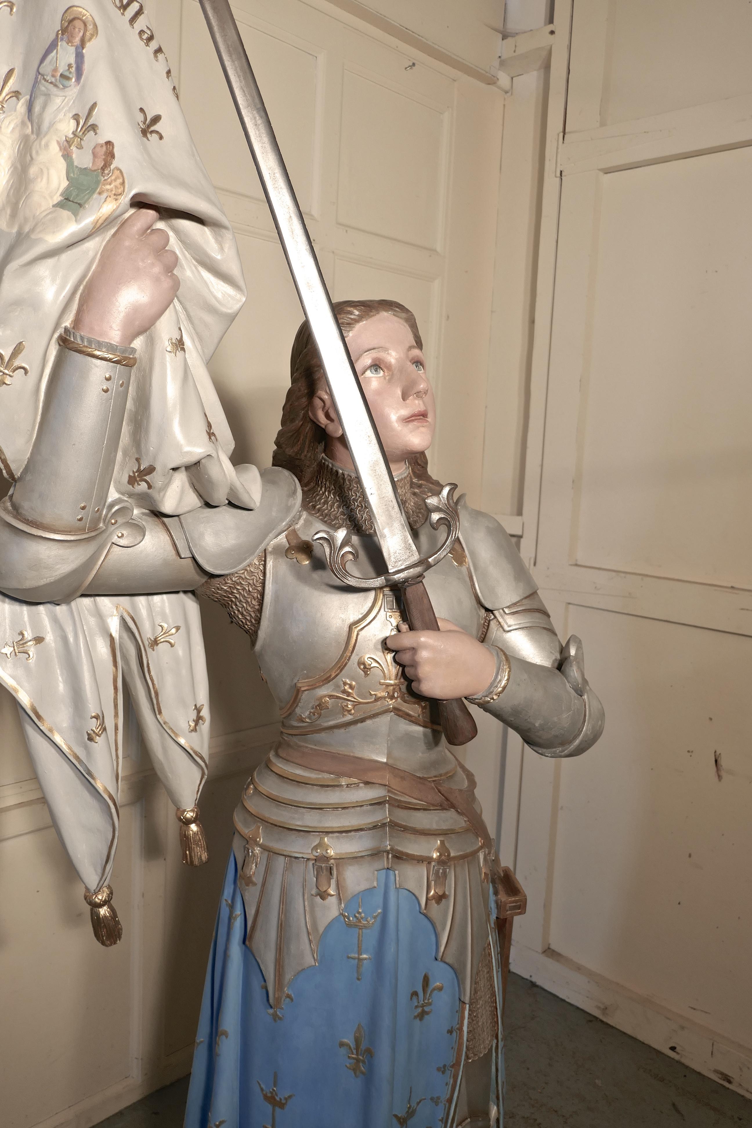 Plâtre Statue de Sainte Jeanne d'Arc provenant d'une France, signée Rouillard Angers en vente
