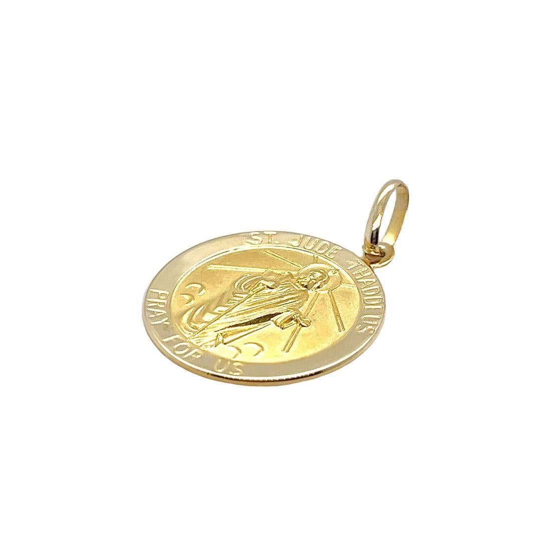Pendentif ou breloque Saint Jude en or jaune 18 carats en vente 1