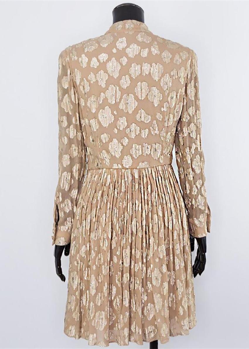 Yves Saint Laurent

Beige silk dress

Long sleeves


Size FR 36 or US S



Made in France

Pre-owned. Excellent condition!


 100% authentic guarantee 

       PLEASE VISIT OUR STORE FOR MORE GREAT ITEMS

av 