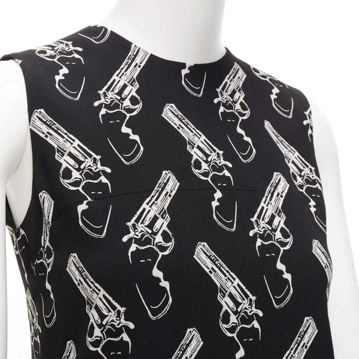 SAINT LAURENT 2014 Gun Pop black white pistol print A-line dress FR34 XS
Reference: YIKK/A00066
Brand: Saint Laurent
Collection: 2014
Material: Viscose
Color: White, Black
Pattern: Photographic Print
Closure: Zip
Lining: Black Silk
Extra Details: