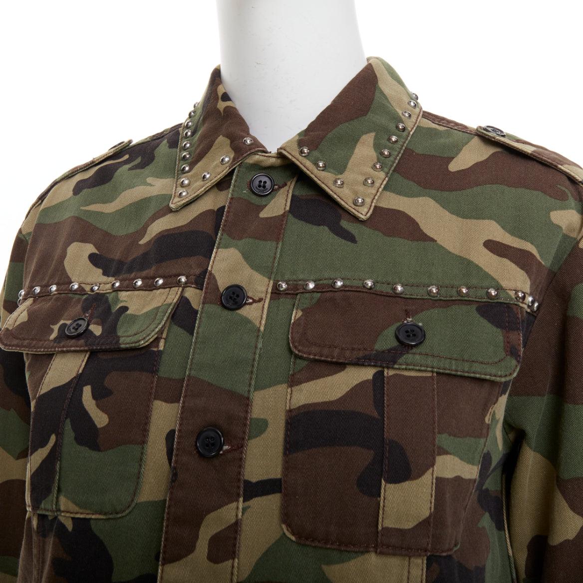 SAINT LAURENT 2015 verde caqui con estampado de camuflaje chaqueta militar de algodón con tachuelas XS
Referencia: YIKK/A00252
Marca: Saint Laurent
Diseñador: Anthony Vaccarello
Colección: 2015
Visto en: Rosie Huntington-Whiteley
Material: