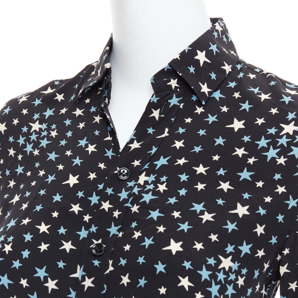 SAINT LAURENT 2016 100% silk blue black white star print shirt FR34 XS
Reference: YIKK/A00204
Brand: Saint Laurent
Designer: Anthony Vaccarello
Collection: 2016
Material: Silk
Color: Black, Blue
Pattern: Star
Closure: Button
Made in: