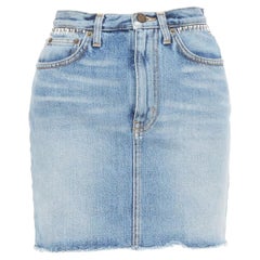 Saint Laurent 2016 – Minirock aus blau gewaschenem Denim mit Nieten am Bund, 63,5 cm