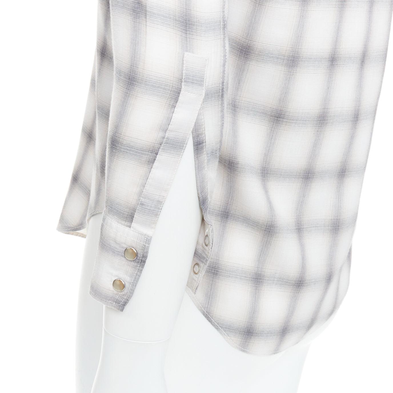 SAINT LAURENT 2016 camicia a quadri grigio crema con bottoni a pressione in resina M. in vendita 3
