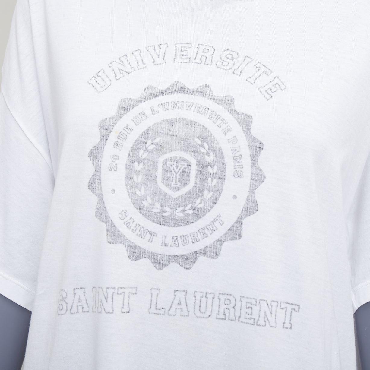 SAINT LAURENT 2016 off white university varsity logo washed oversized tshirt S.
Riferimento: GEGG/A00041
Marchio: Saint Laurent
Stilista: Hedi Slimane
Collezione: 2016
Materiale: Cotone
Colore: Crema, Grigio
Modello: Tinta unita
Chiusura: