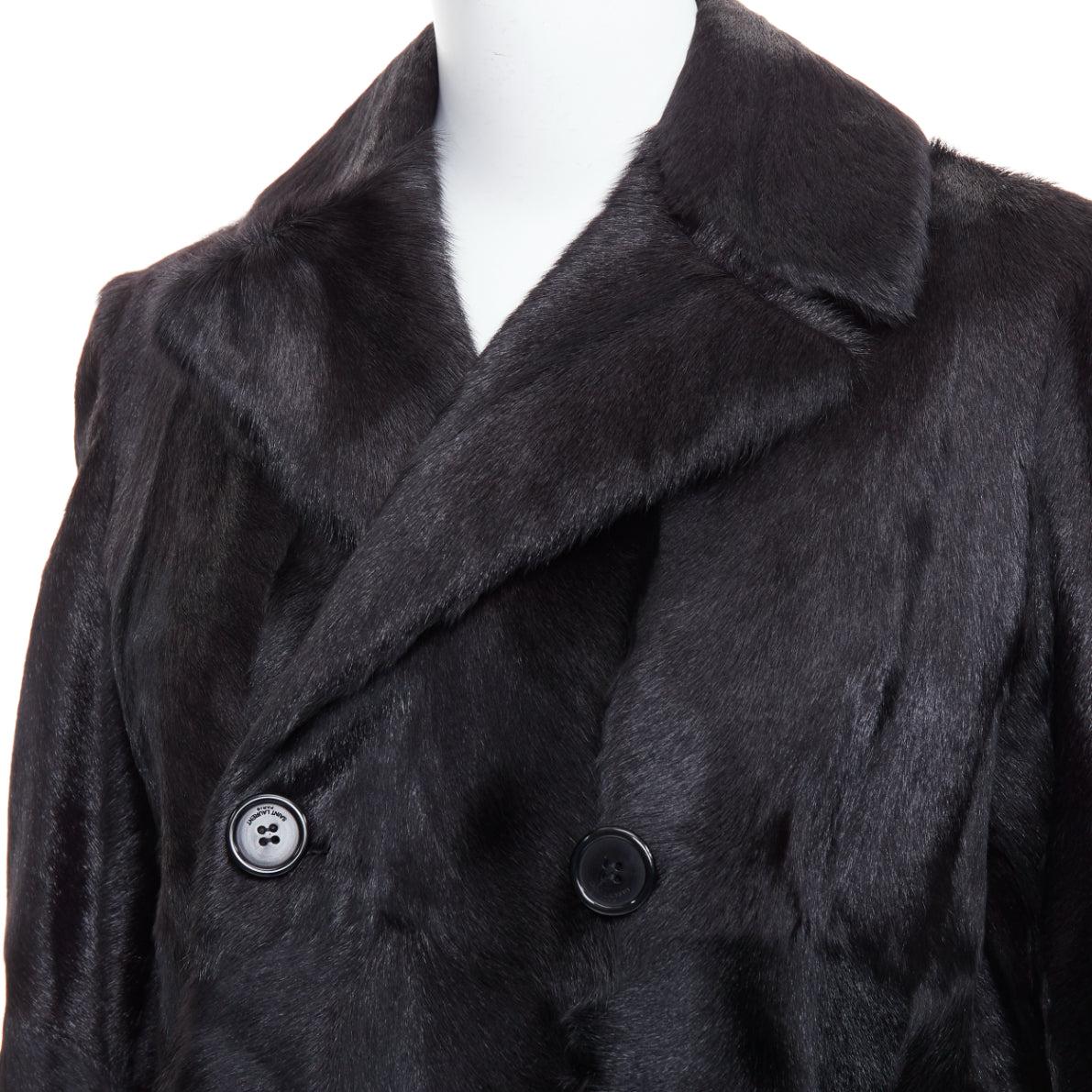 Veste manteau à double boutonnage en fourrure de chèvre noire SAINT LAURENT 2017 FR44 2XL
Référence : JACG/A00273
Marque : Saint Laurent
Designer : Anthony Vaccarello
Collection : 2017
Matériau : Fourrure
Couleur : Noir
Motif : Solide
Fermeture :