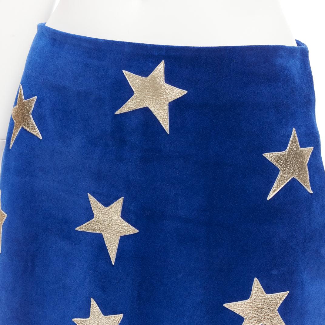 SAINT LAURENT 2018 blue suede gold metallic leather star patch mini skirt FR38 XS
Reference: NKLL/A00218
Brand: Saint Laurent
Collection: 2018
Material: Leather, Suede
Color: Blue, Gold
Pattern: Star
Closure: Zip
Lining: Black Fabric
Extra Details: