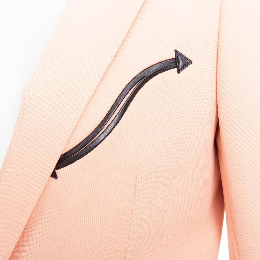 Bianco SAINT LAURENT 2018 giacca blazer in lana rosa pesca con rifiniture in pelle nera FR36 S in vendita