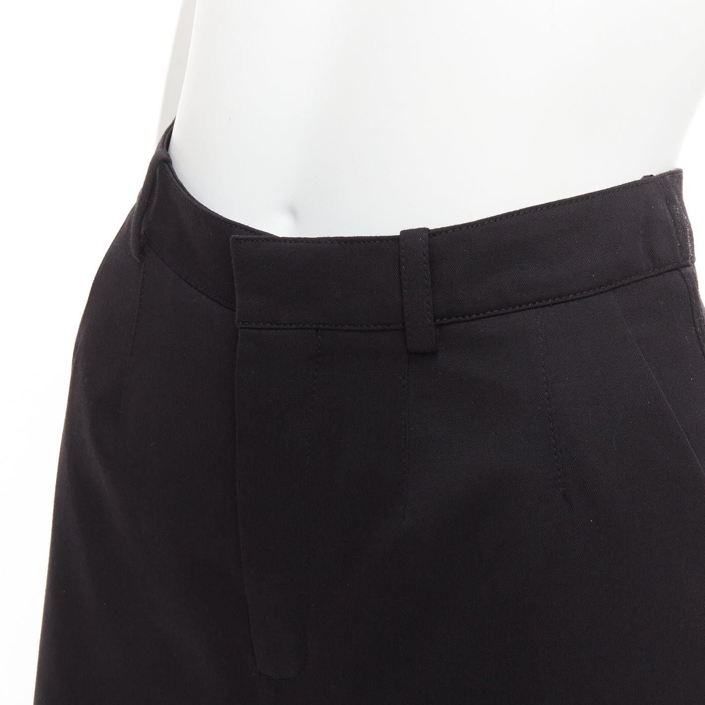 SAINT LAURENT 2019 Schwarze Schurwoll-Shorts mit hohem Bund FR36 XS
Referenz: AAWC/A01316
Marke: Saint Laurent
Designer: Anthony Vaccarello
Collection'S: 2019
MATERIAL: Schurwolle
Farbe: Schwarz
Muster: Solide
Verschluss: Zip Fly
Innenfutter: