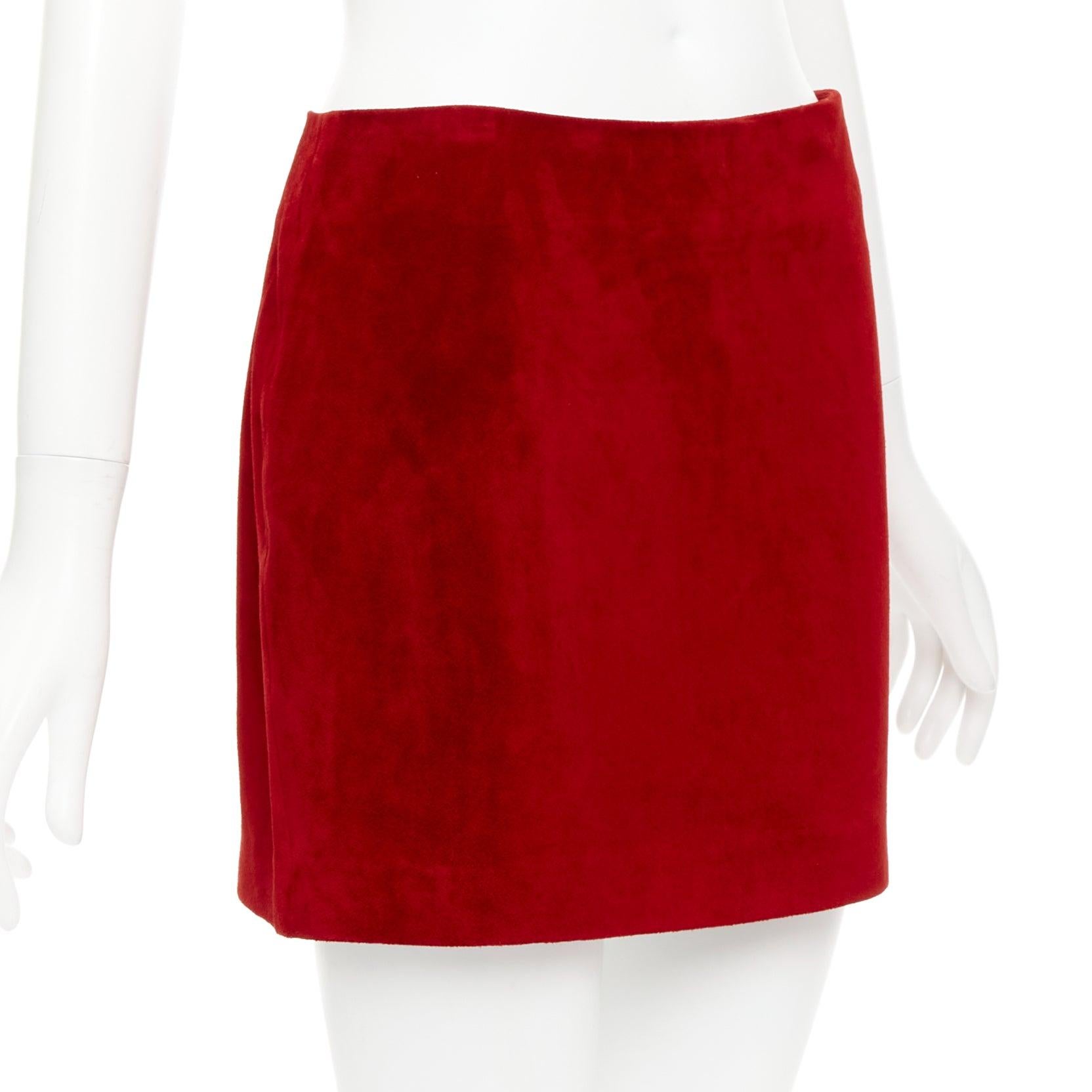 Rouge SAINT LAURENT 2019 mini jupe en cuir velours rouge à dosserets FR38 M en vente