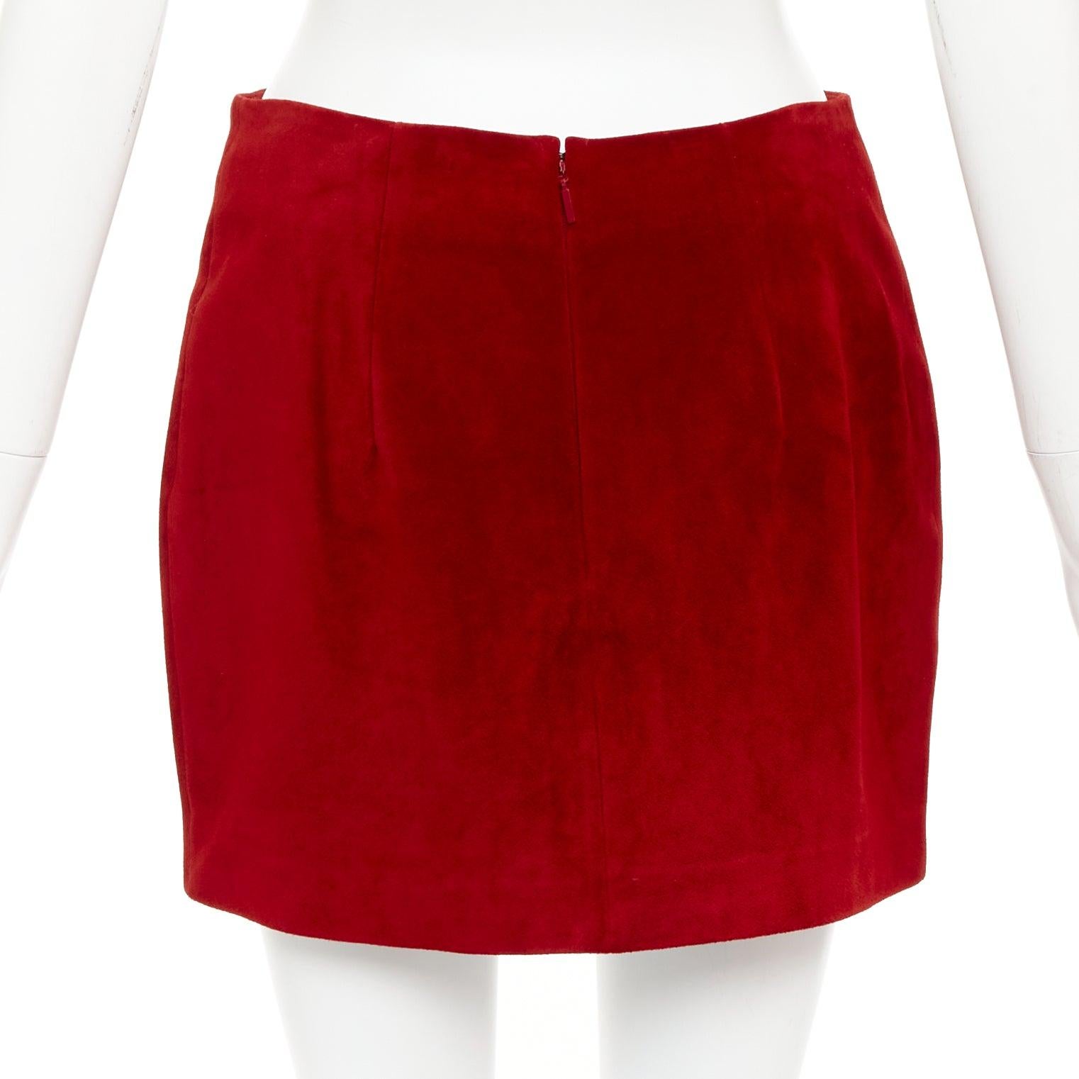 SAINT LAURENT 2019 mini jupe en cuir velours rouge à dosserets FR38 M en vente 1