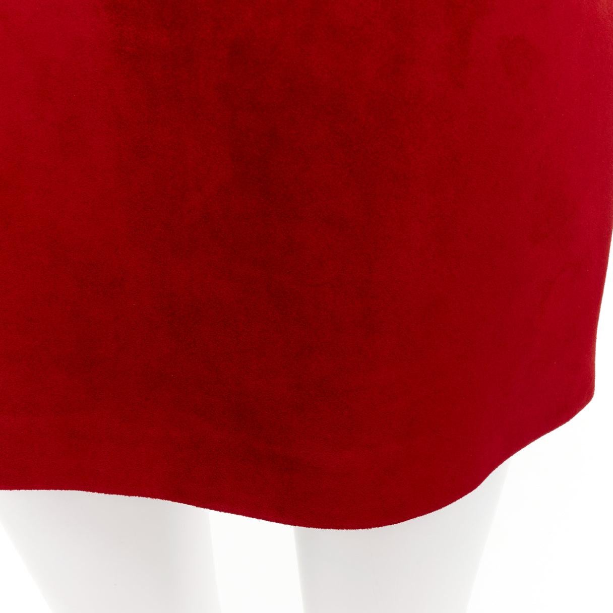 SAINT LAURENT 2019 mini jupe en cuir velours rouge à dosserets FR38 M en vente 3