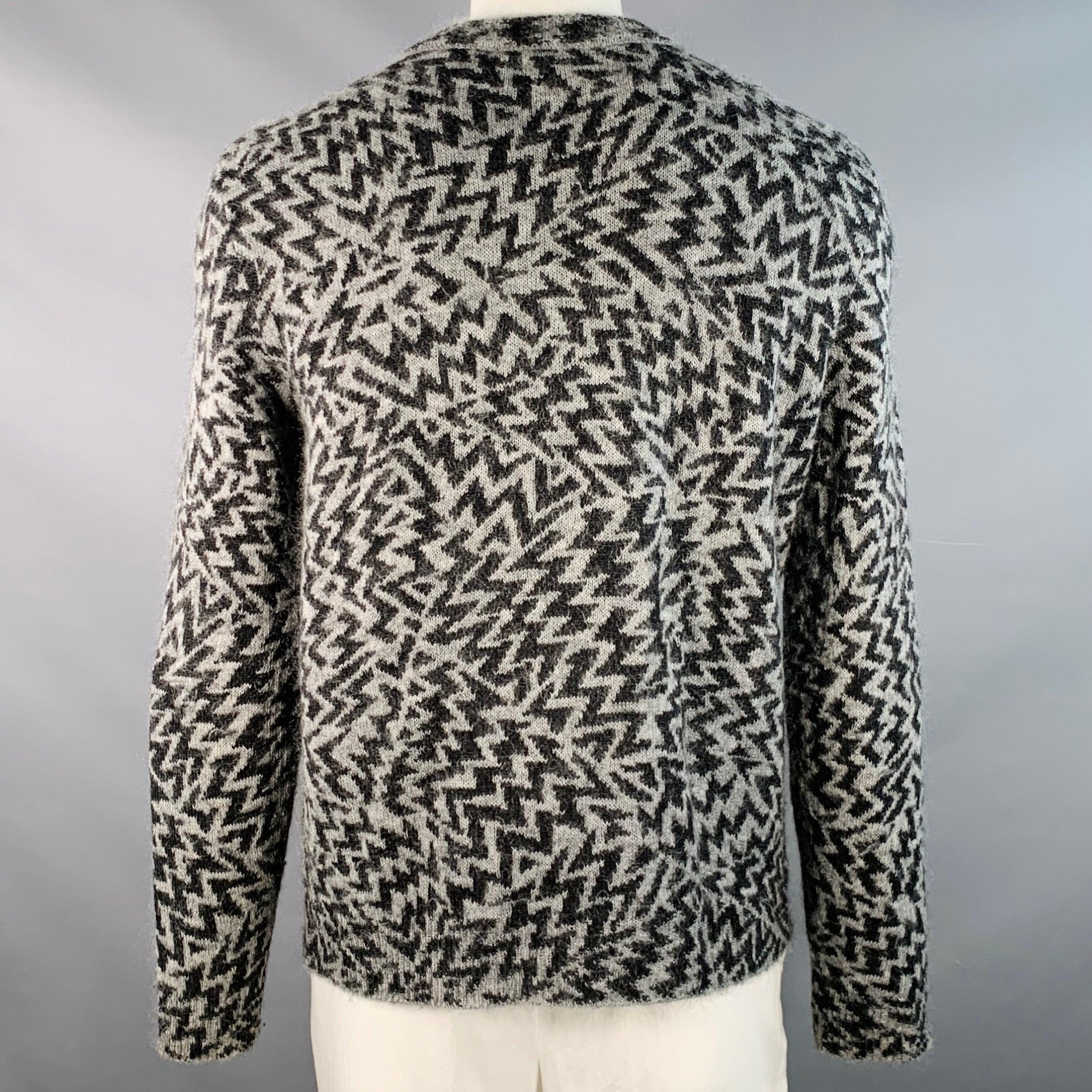 Uomo SAINT LAURENT 2019 Taglia L Grigio Nero Zig Zag Maglione a girocollo in misto lana in vendita