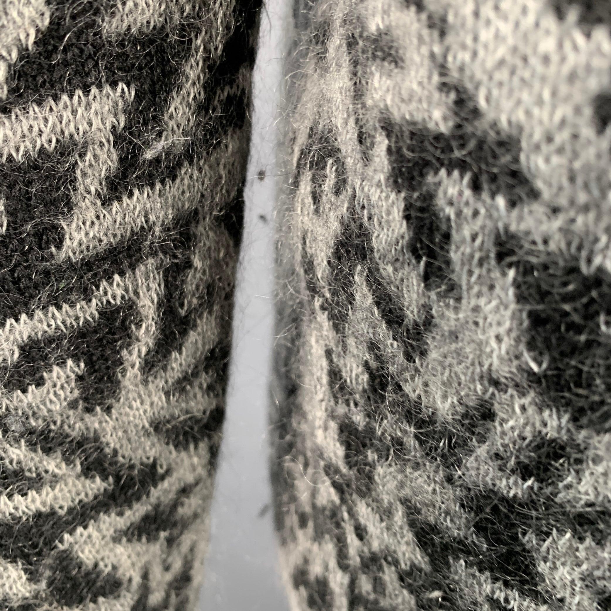 SAINT LAURENT 2019 Taglia L Grigio Nero Zig Zag Maglione a girocollo in misto lana in vendita 2