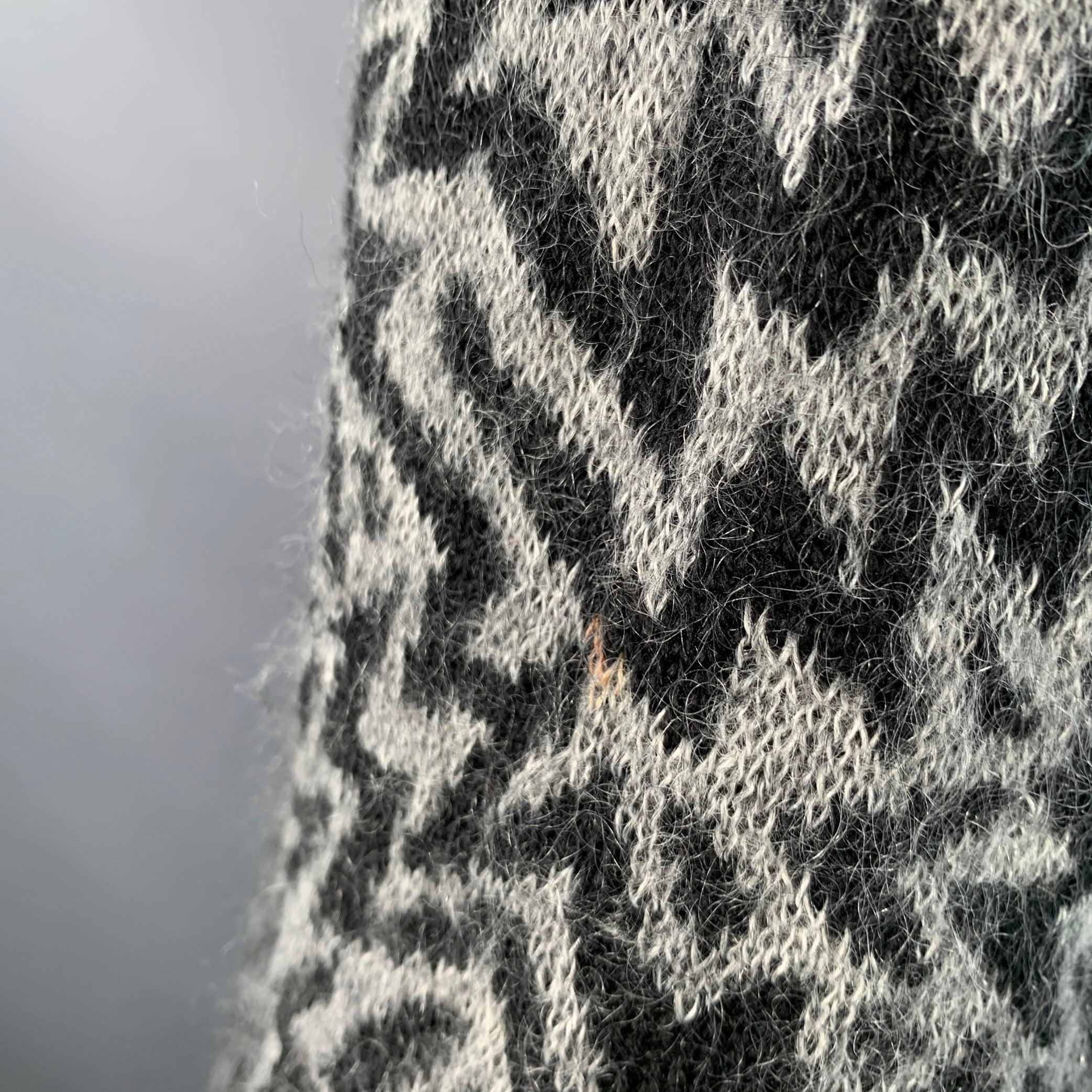 SAINT LAURENT 2019 Taglia L Grigio Nero Zig Zag Maglione a girocollo in misto lana in vendita 4